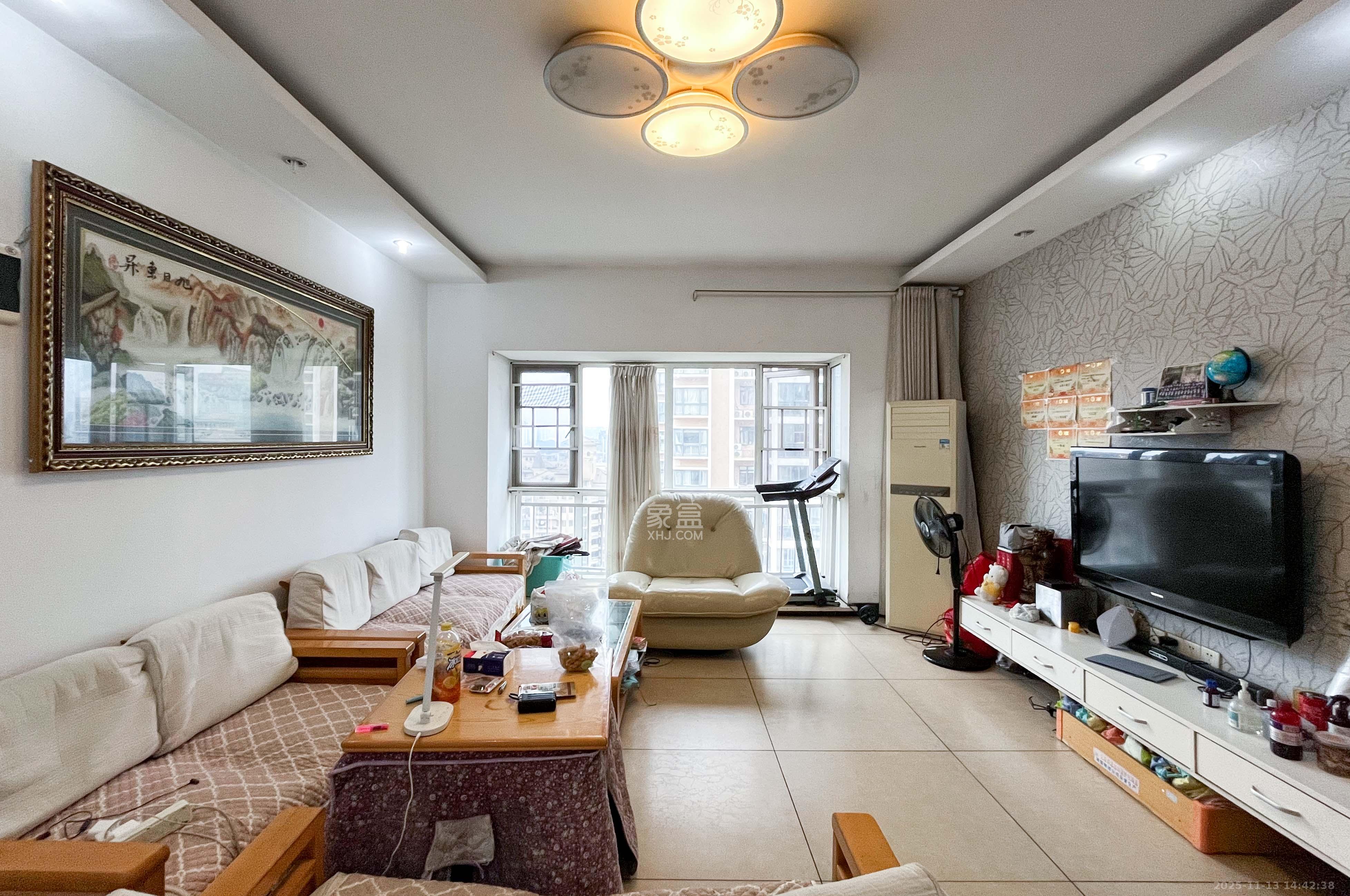 西点公园里  3室2厅2卫    156.0万