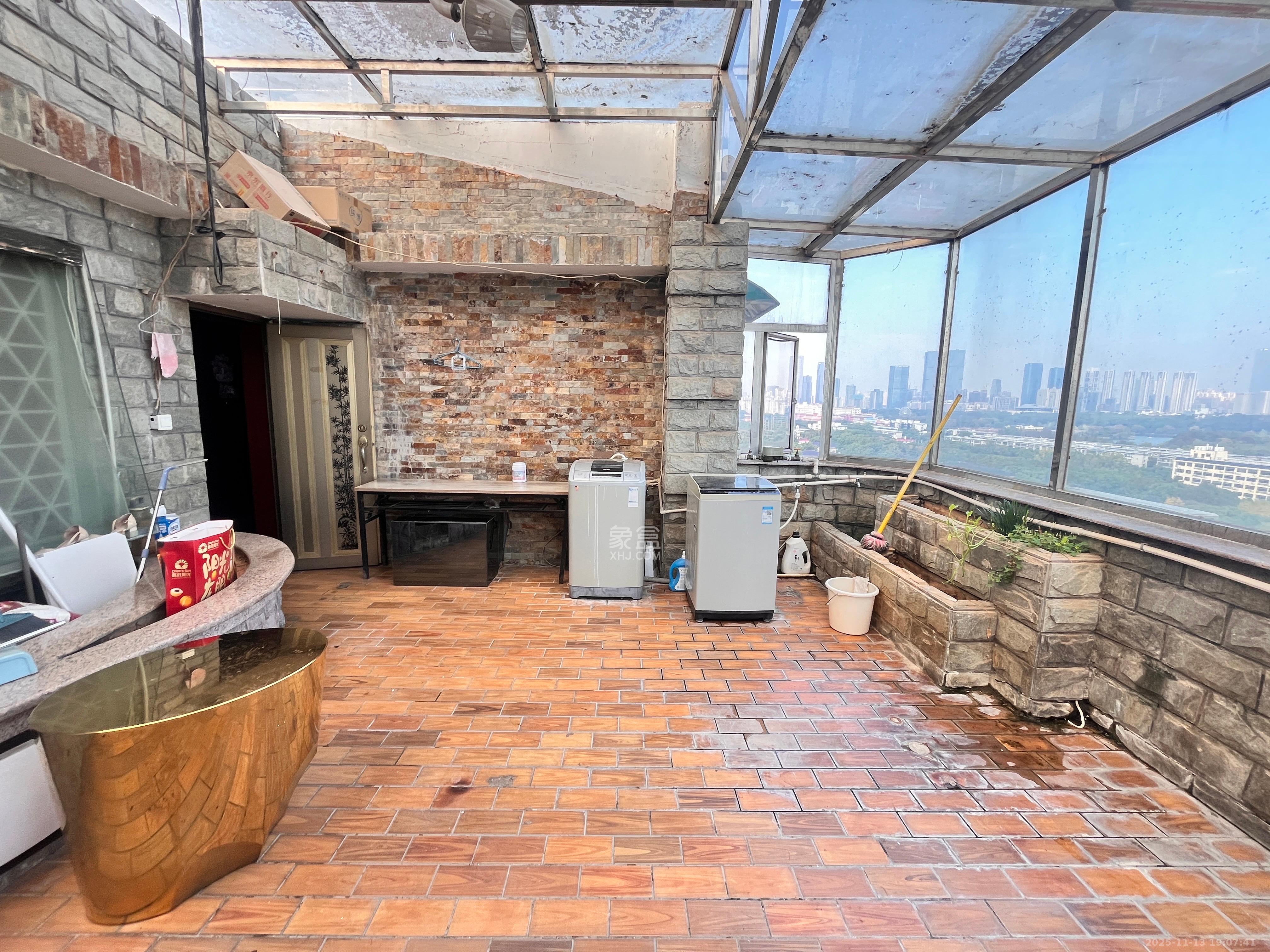 华联花园 5室2厅3卫 4200.0元/月 华联花园 5室2厅3卫 4200.0元/月室内图