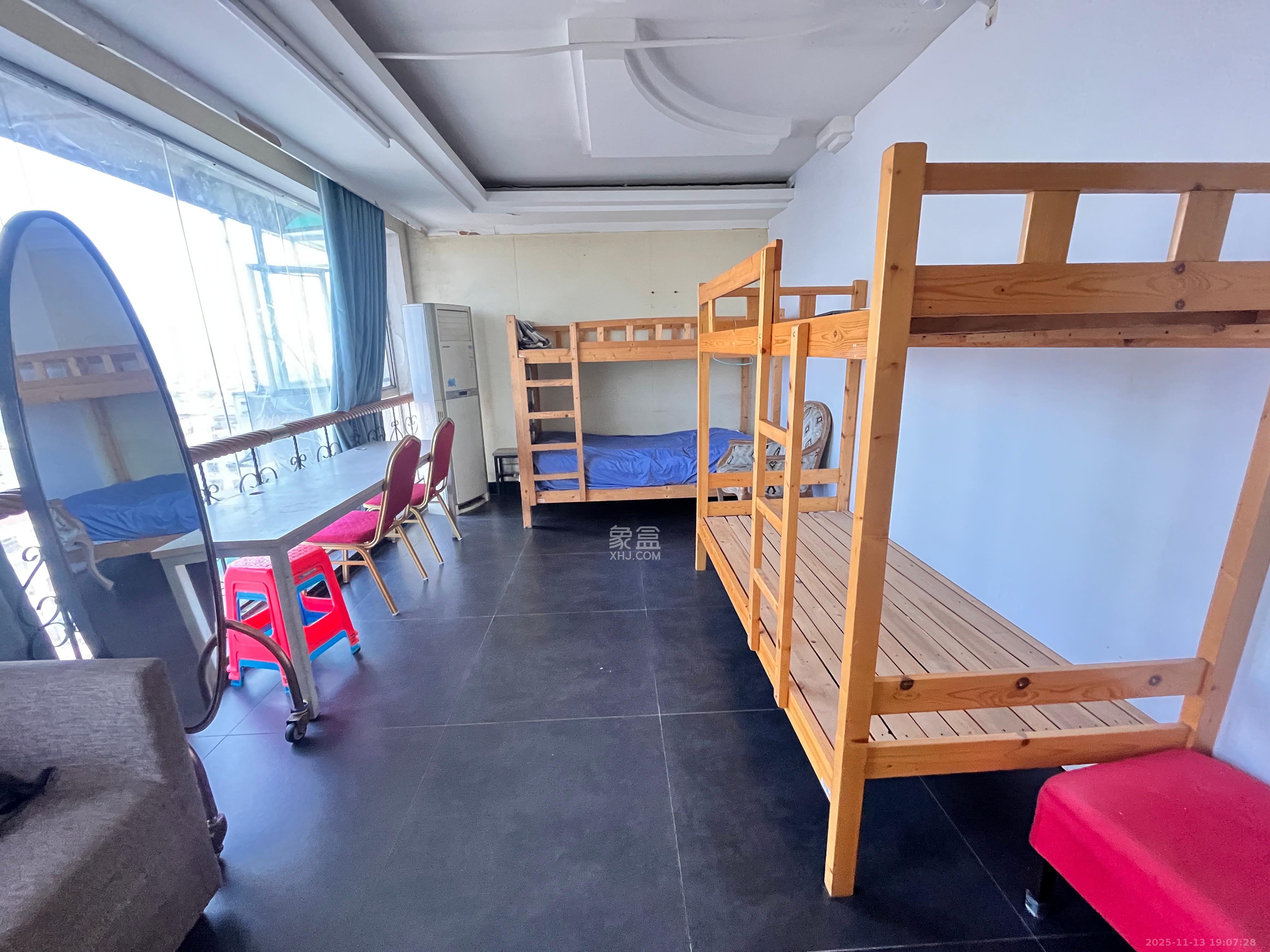 华联花园 5室2厅3卫 4200.0元/月 华联花园 5室2厅3卫 4200.0元/月室内图