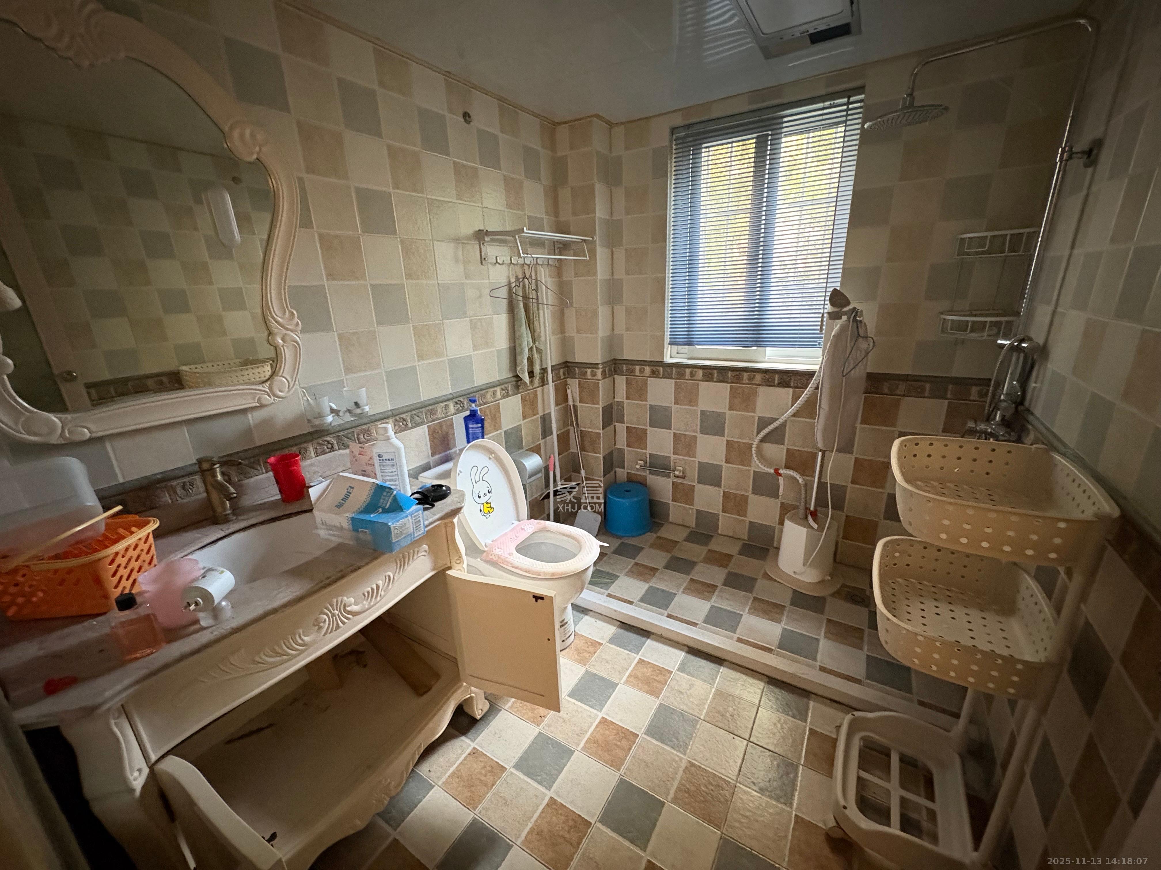 山水湾  3室2厅2卫    2500.0元/月室内图