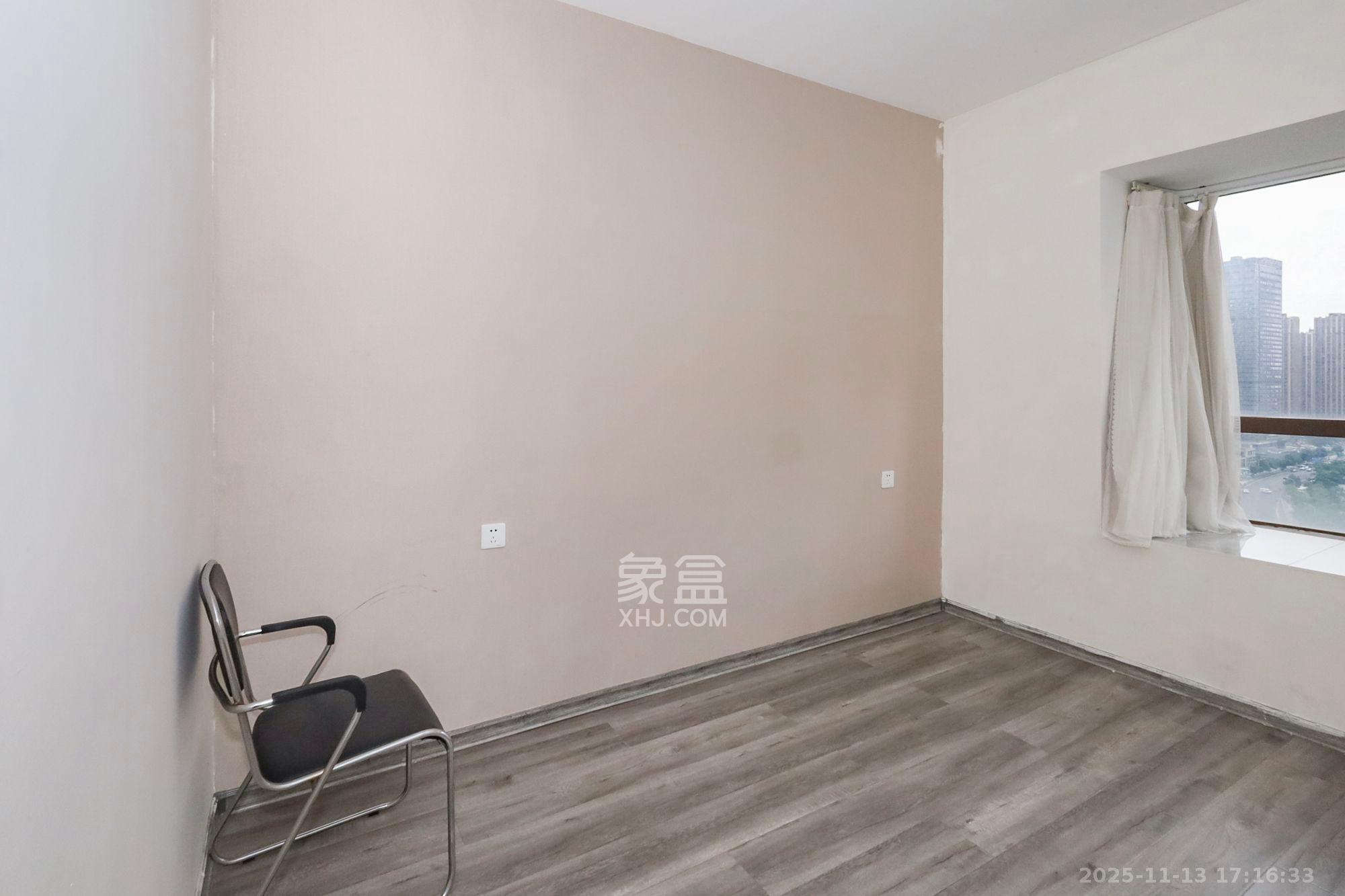 芙蓉别墅山庄（嘉湘华庭）  4室2厅2卫    3600.0元/月室内图