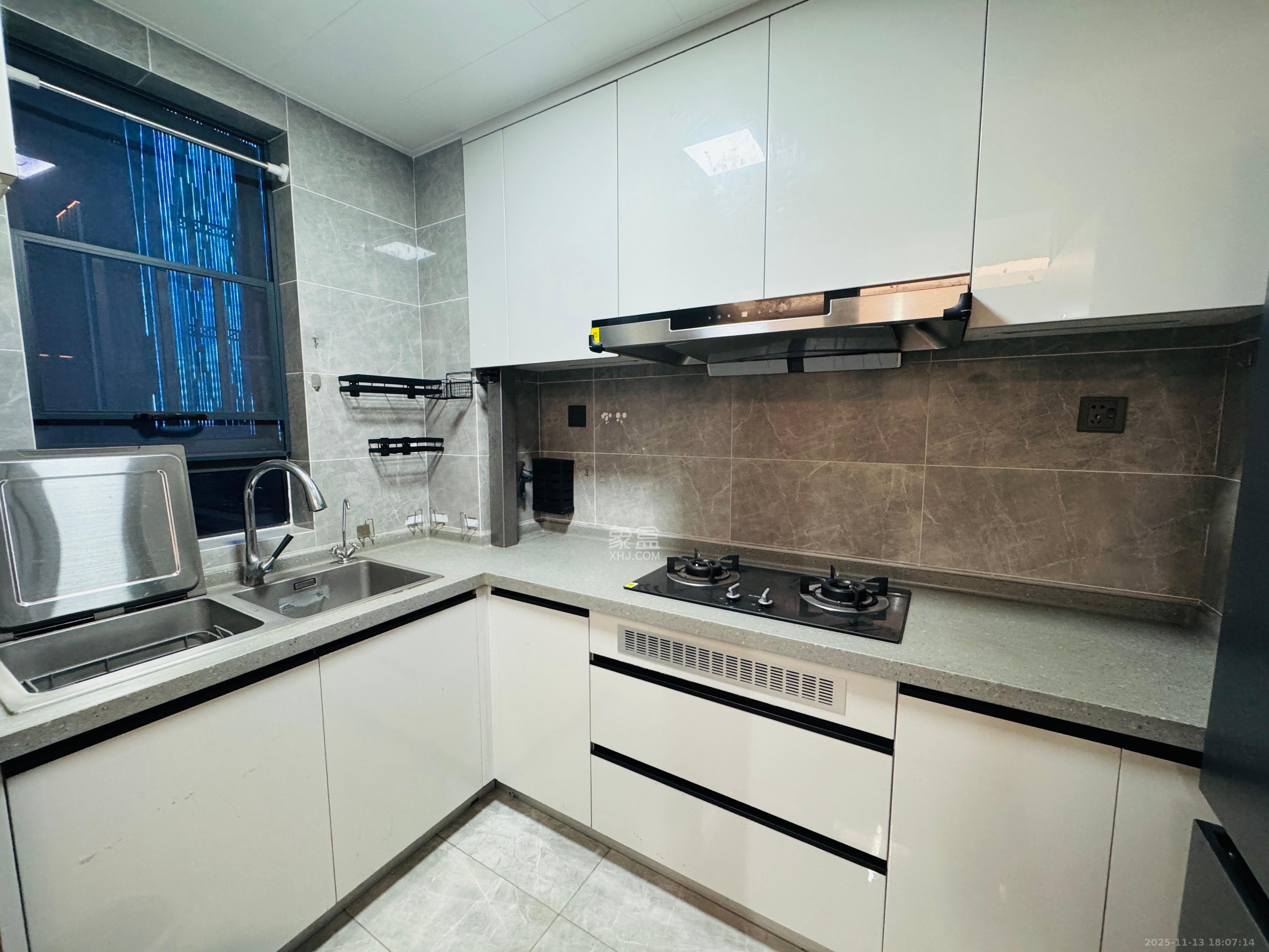 卓越中寰  4室2厅2卫    5500.0元/月室内图