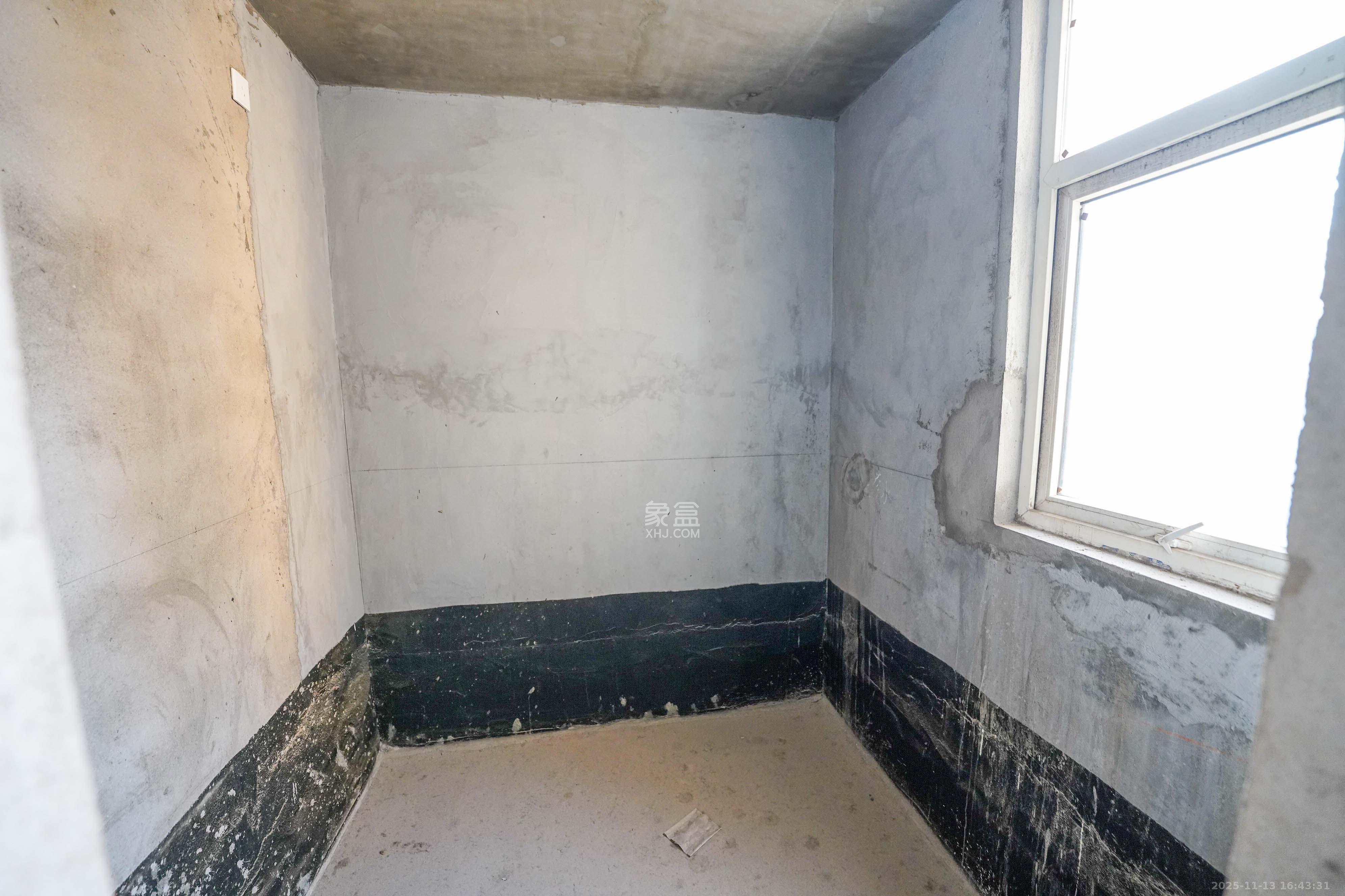 汇金城/嘉华城一期  5室2厅2卫    158.0万卫生间