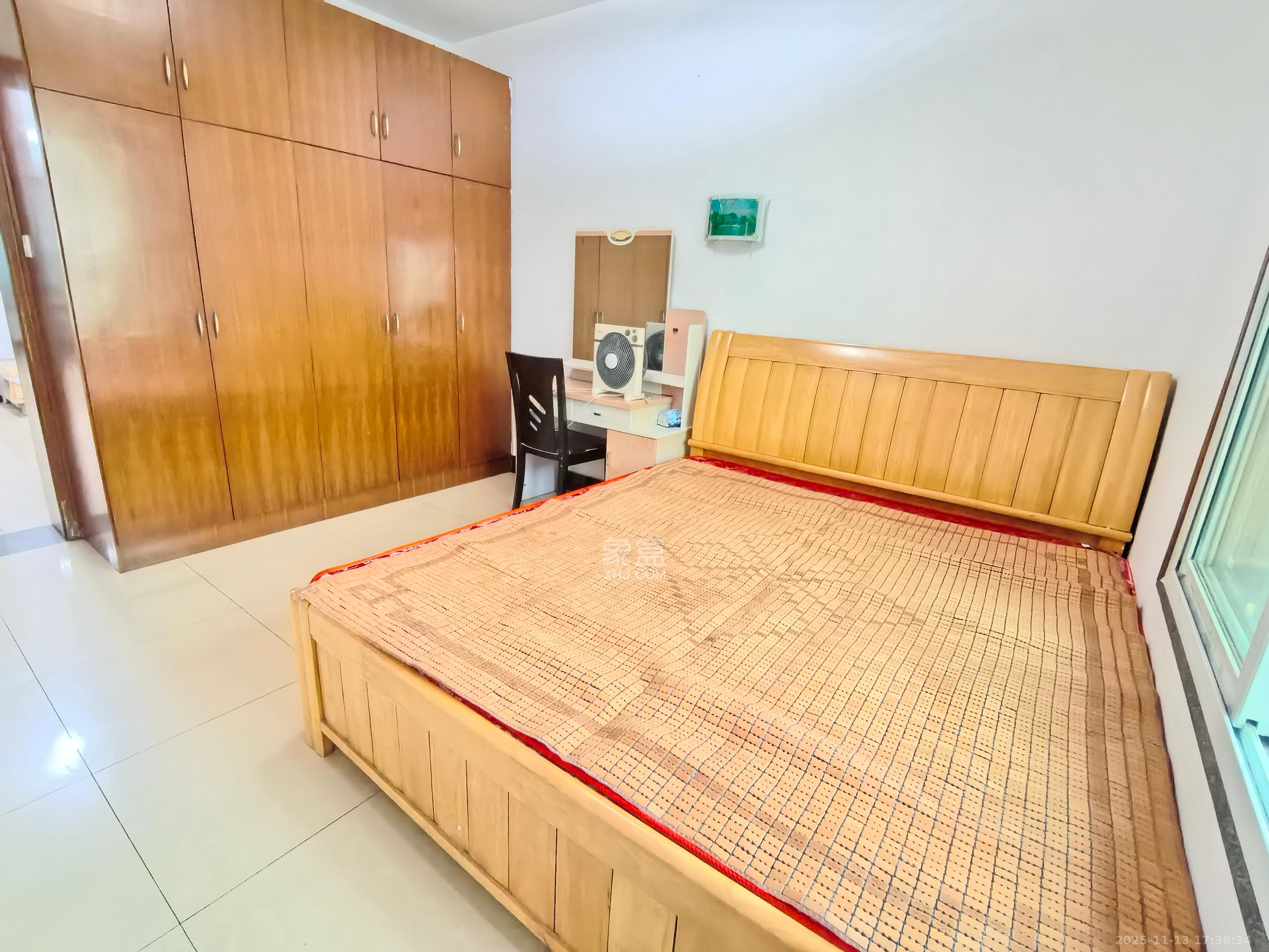 中南汽车世界  2室2厅1卫    1200.0元/月室内图