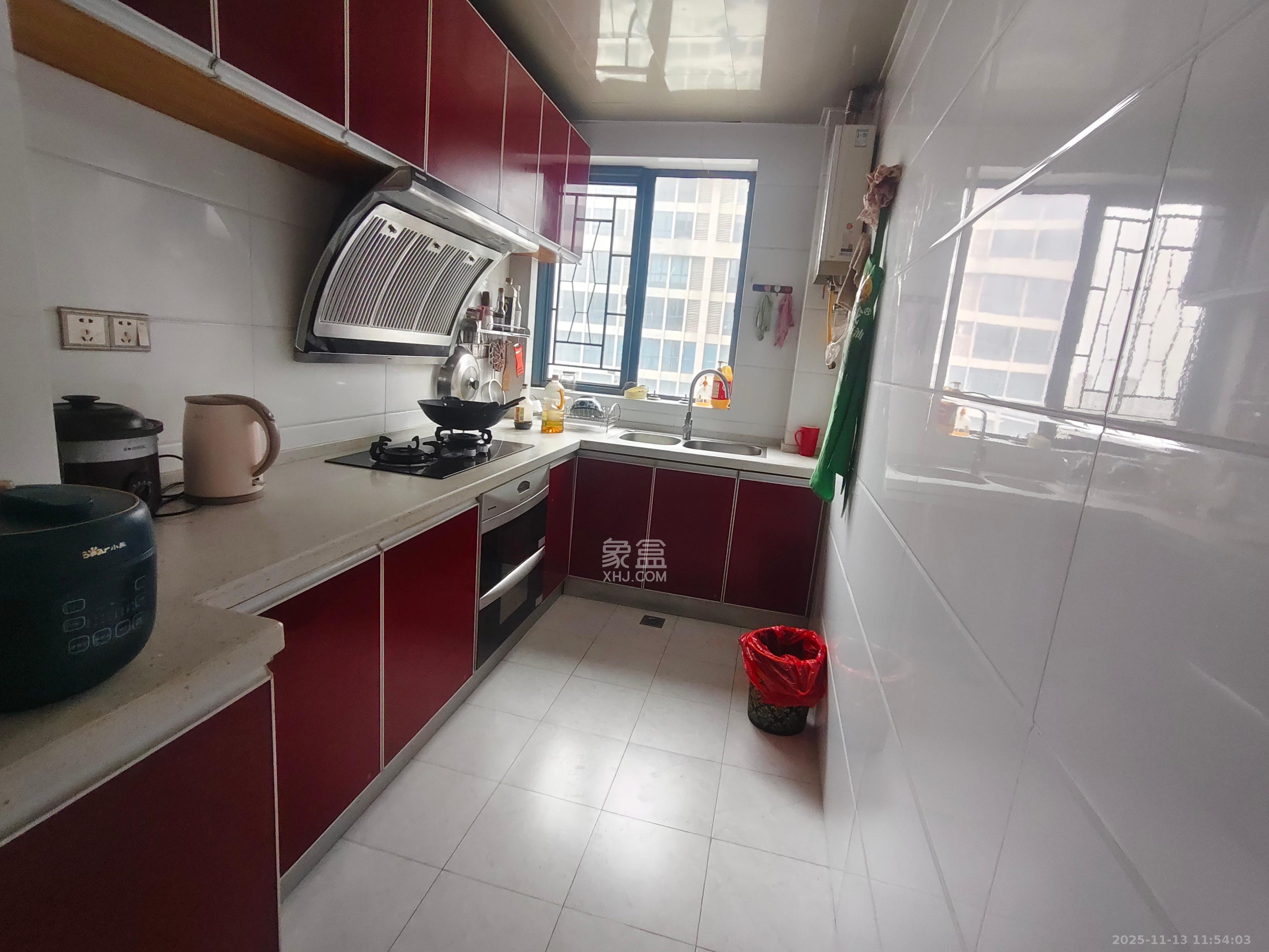 盛地尊域 3室2厅2卫 2200.0元/月 盛地尊域 3室2厅2卫 2200.0元/月室内图