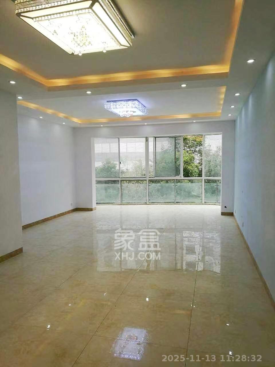 友谊嘉园  4室2厅2卫    3000.0元/月