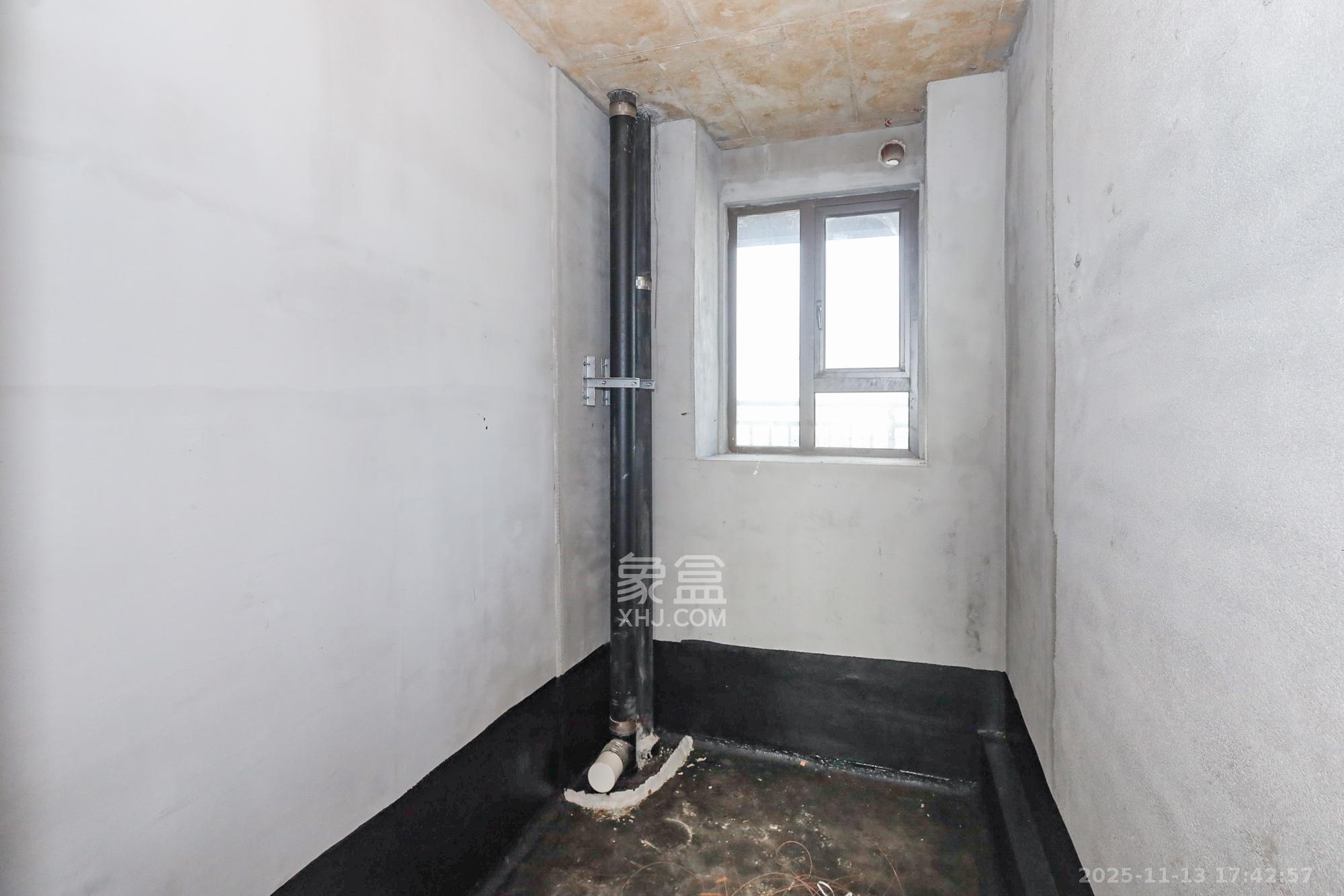 正荣滨江紫阙台  4室2厅2卫    199.0万卫生间