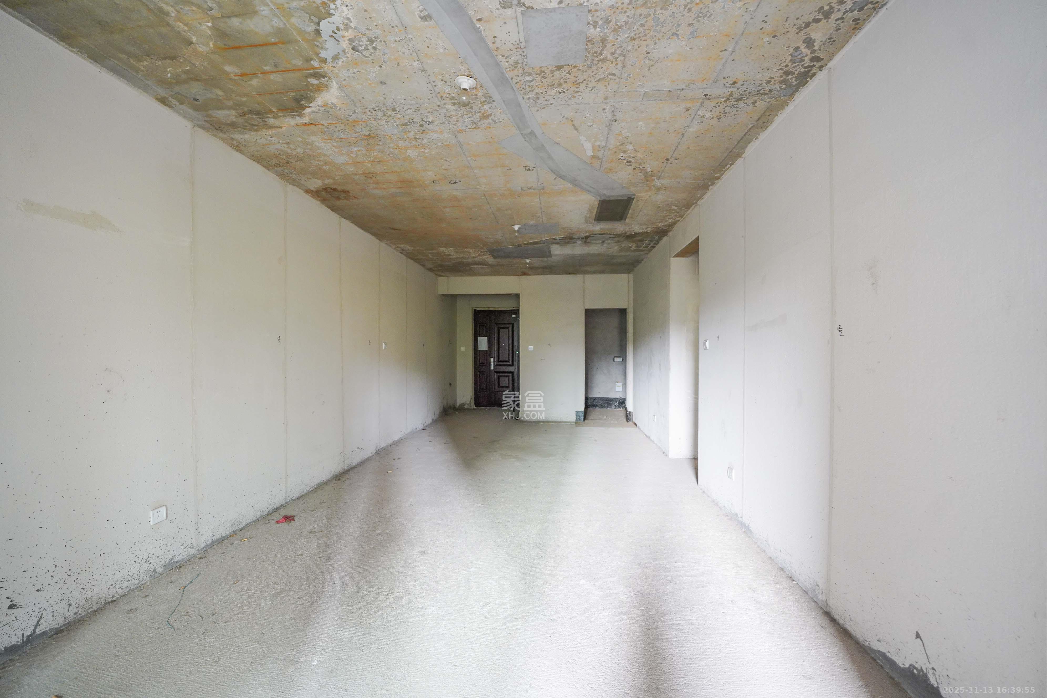 五矿万境蓝山  3室2厅2卫    103.0万客厅