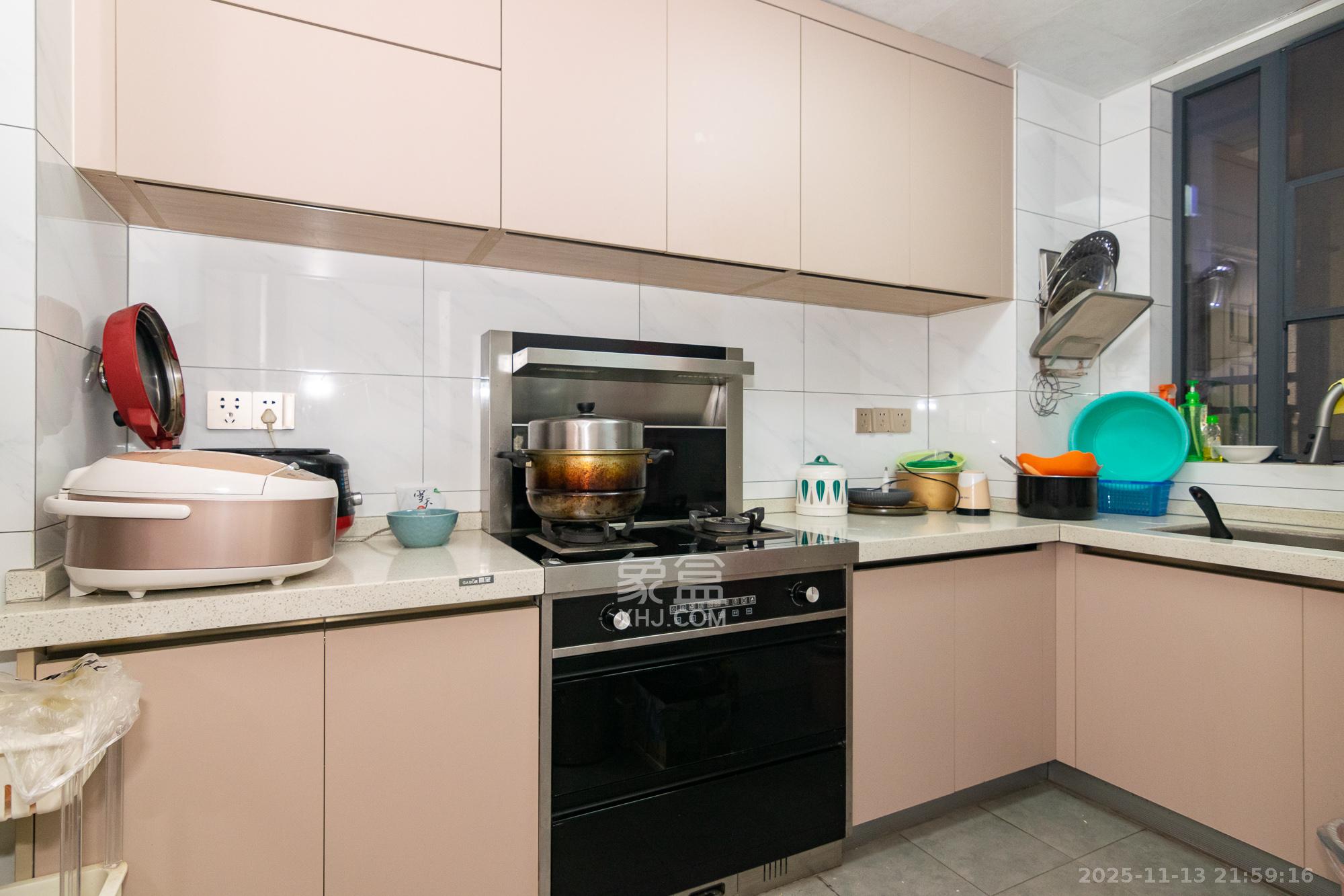 澳海澜庭 4室2厅2卫 108.0万 澳海澜庭 4室2厅2卫 108.0万厨房