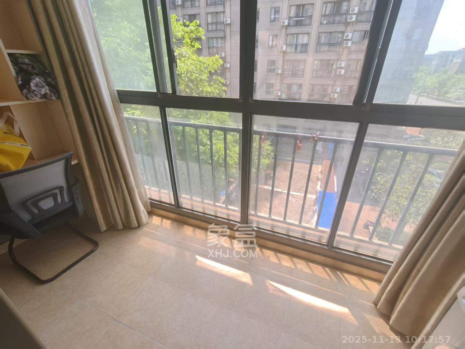 花漾年华（桂花园）  1室1厅1卫    1100.0元/月室内图