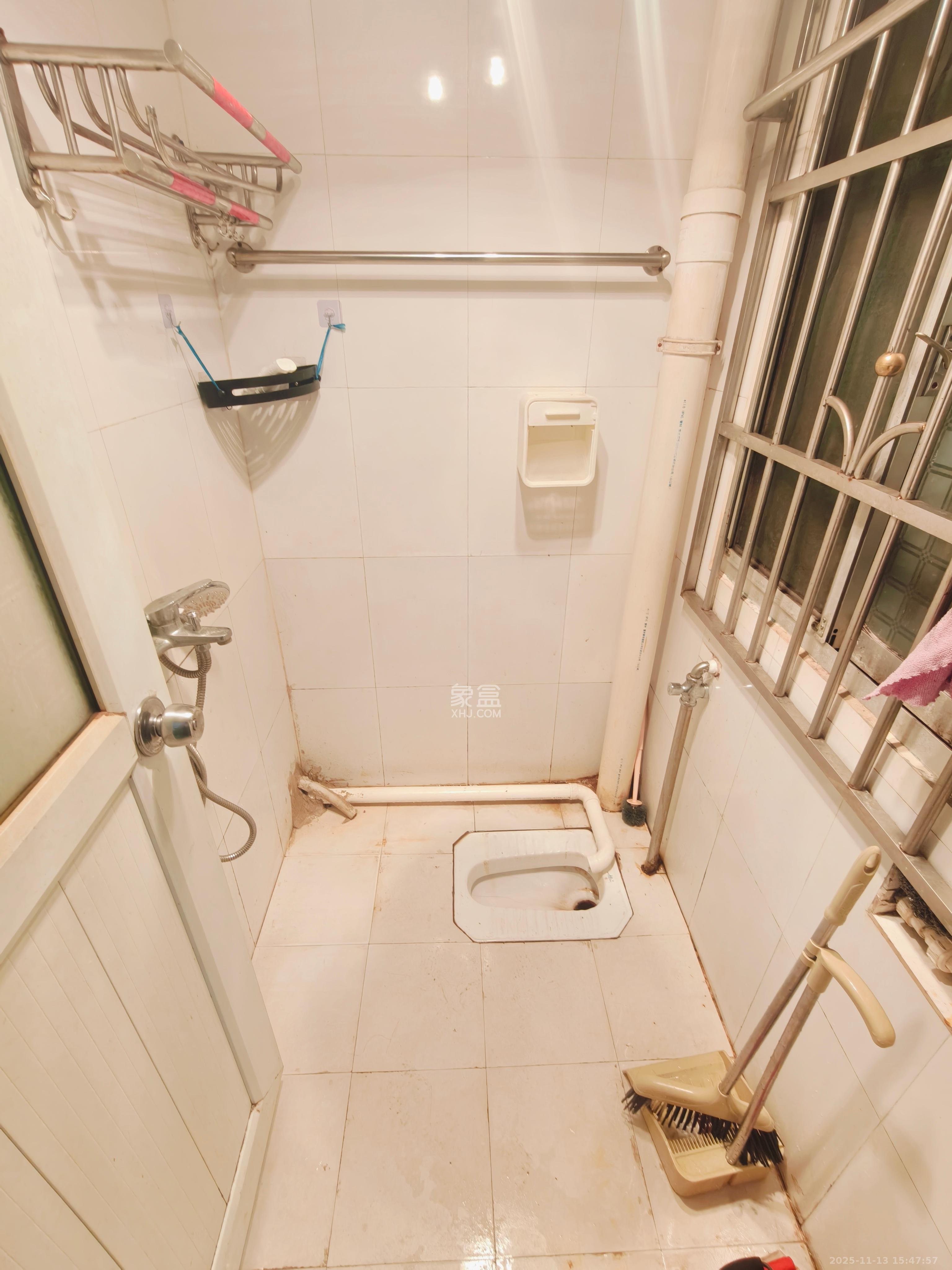 佘家塘、富雅里散盘  1室1厅1卫    1300.0元/月室内图