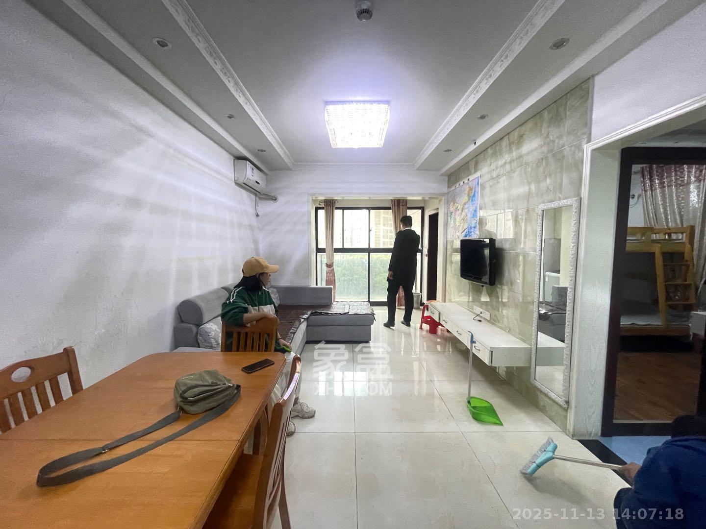 达美D6区  2室2厅1卫    2300.0元/月室内图