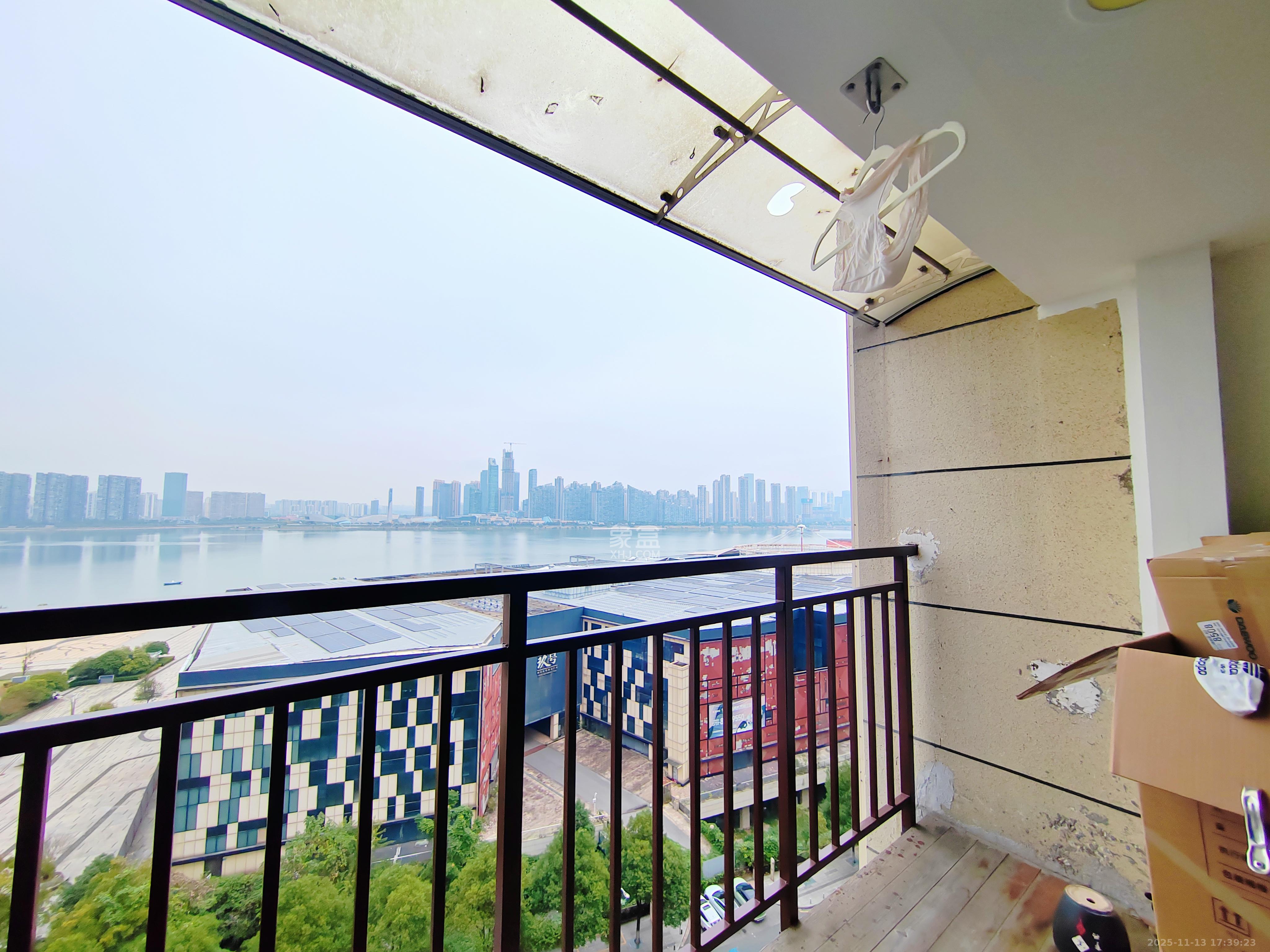 南山雍江汇（滨江国际新城）  4室2厅2卫    5500.0元/月室内图