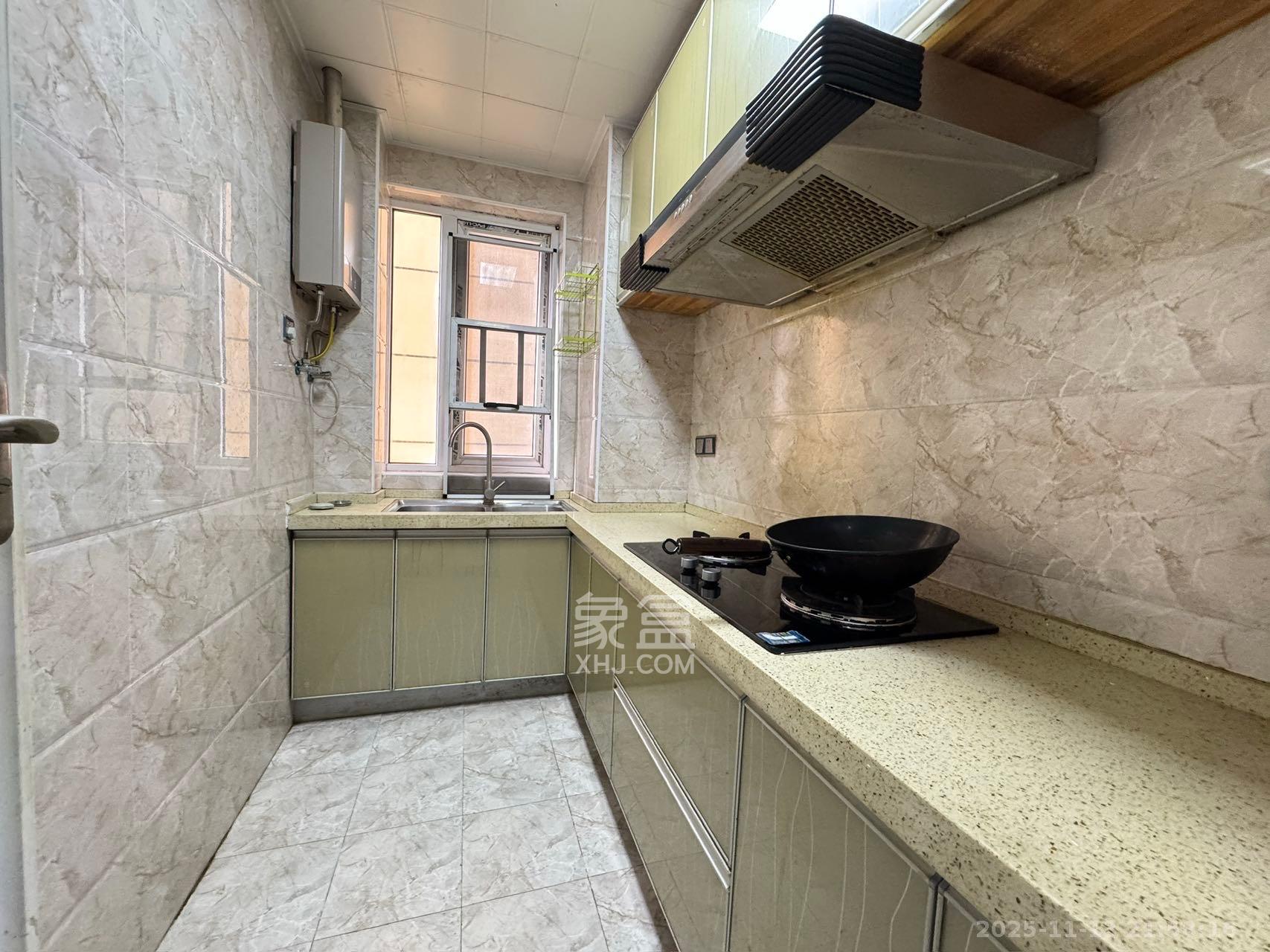 保利香槟国际  3室2厅1卫    2000.0元/月室内图