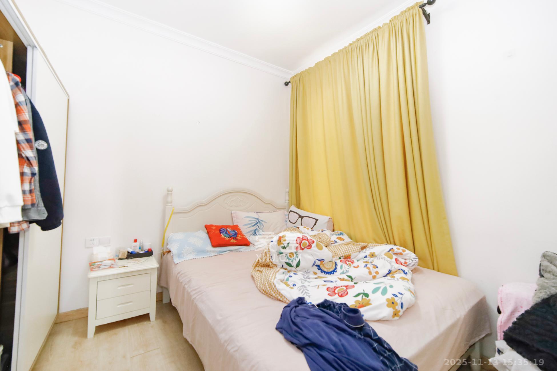 五江天街南区  3室2厅1卫    80.0万卧室