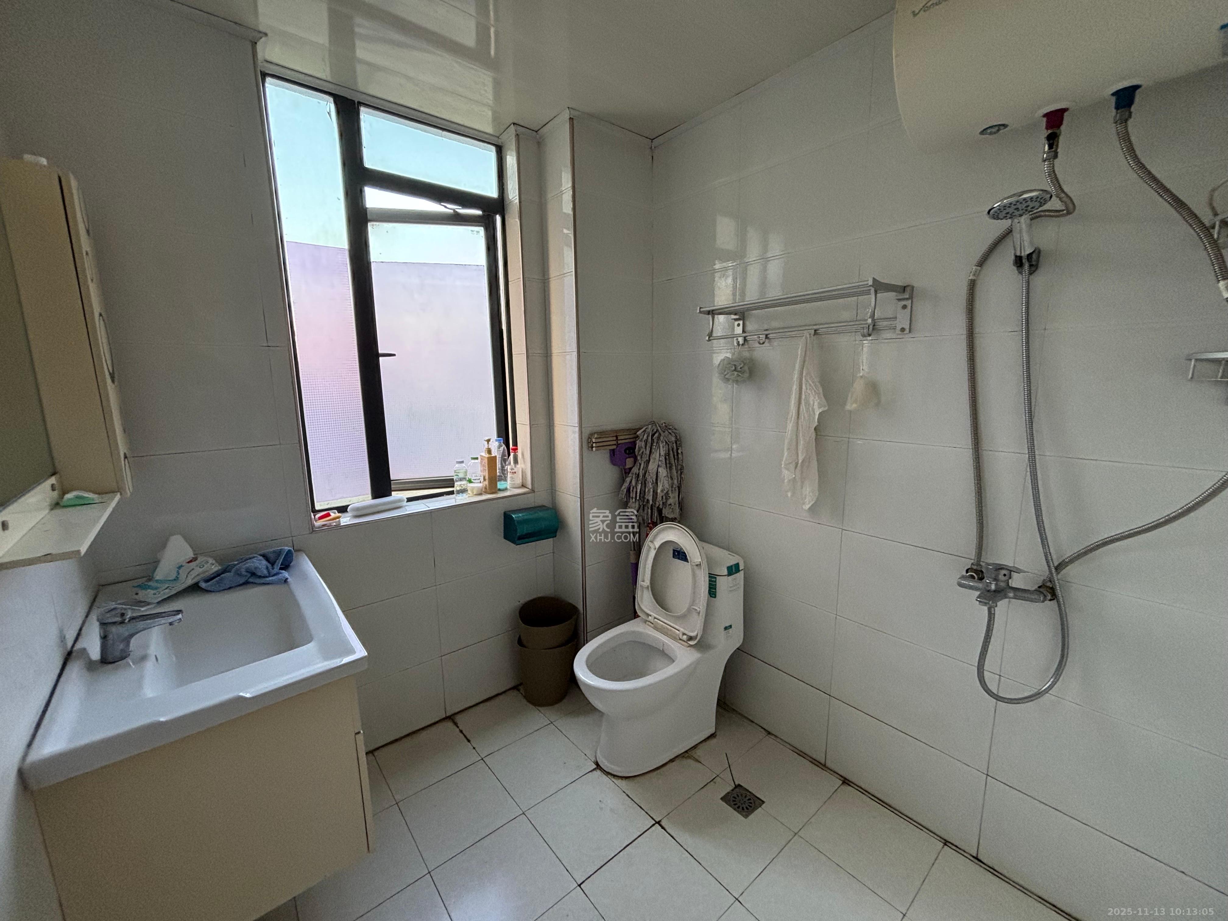 潇湘名城(新里程潇湘名城)  4室2厅2卫    2800.0元/月室内图