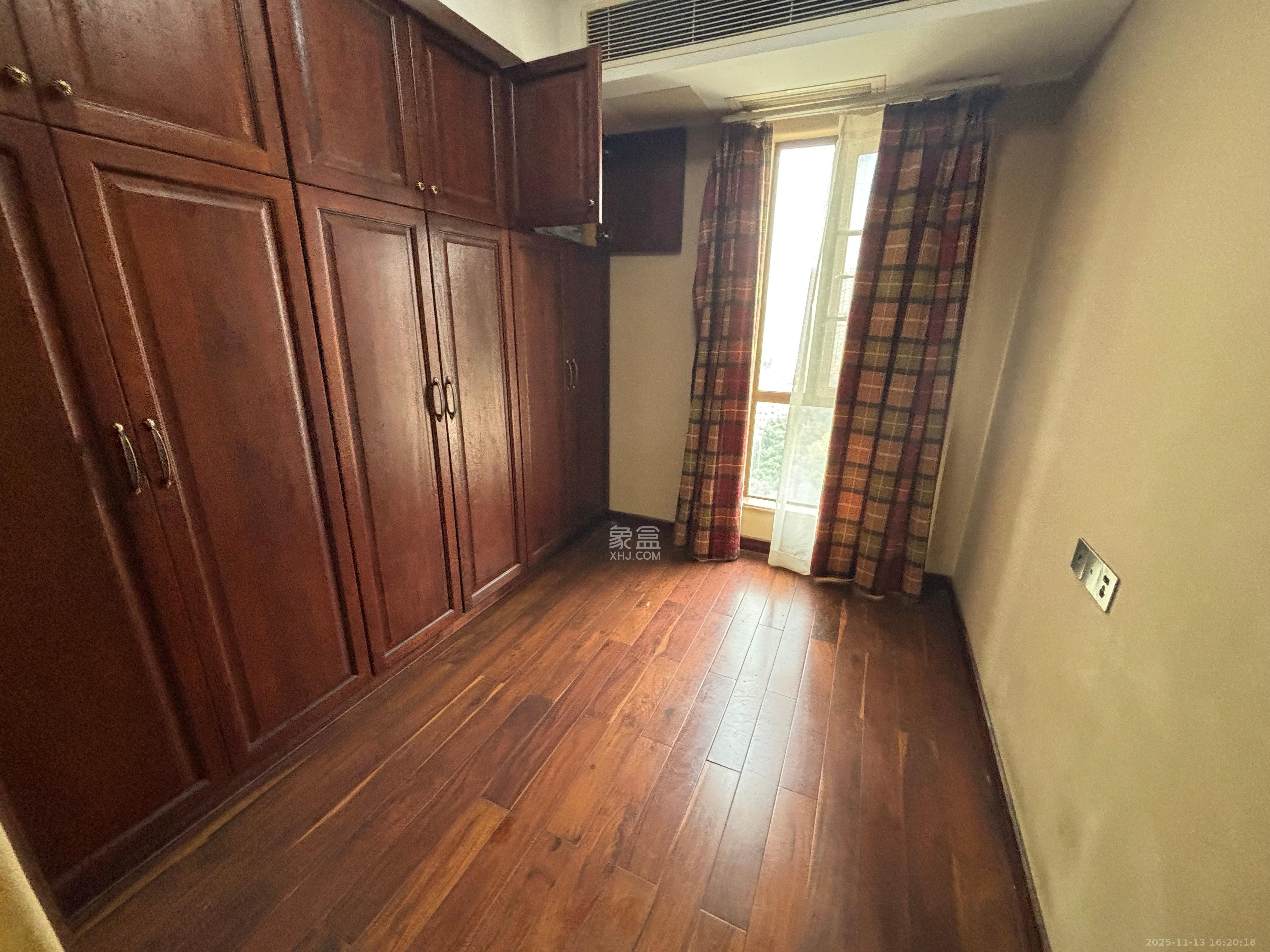 第六都（陆都小区）  4室2厅2卫    5000.0元/月室内图