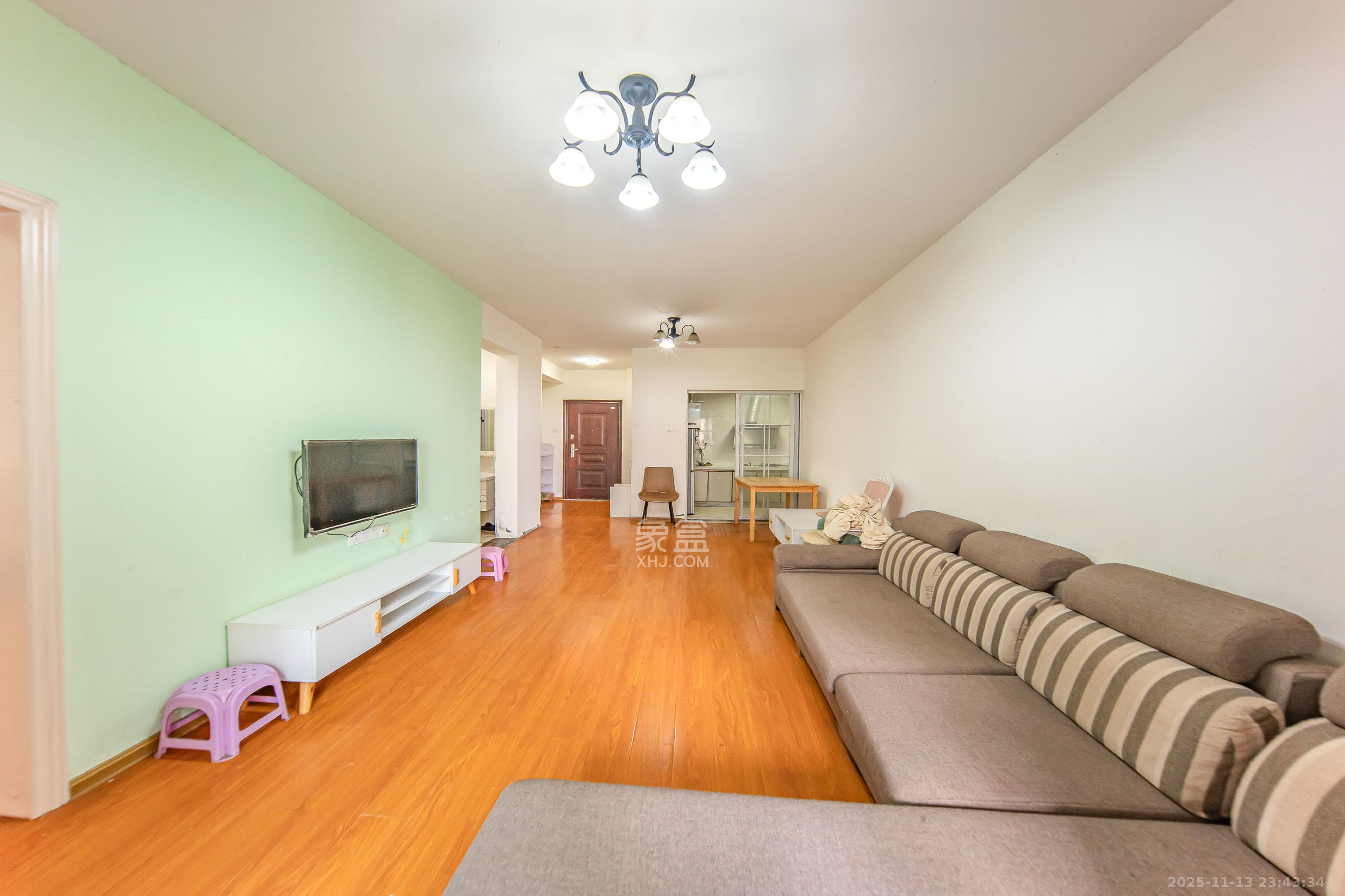 湘熙水郡(观澜海赋家园) 3室2厅1卫 100.0万 湘熙水郡(观澜海赋家园) 3室2厅1卫 100.0万客厅