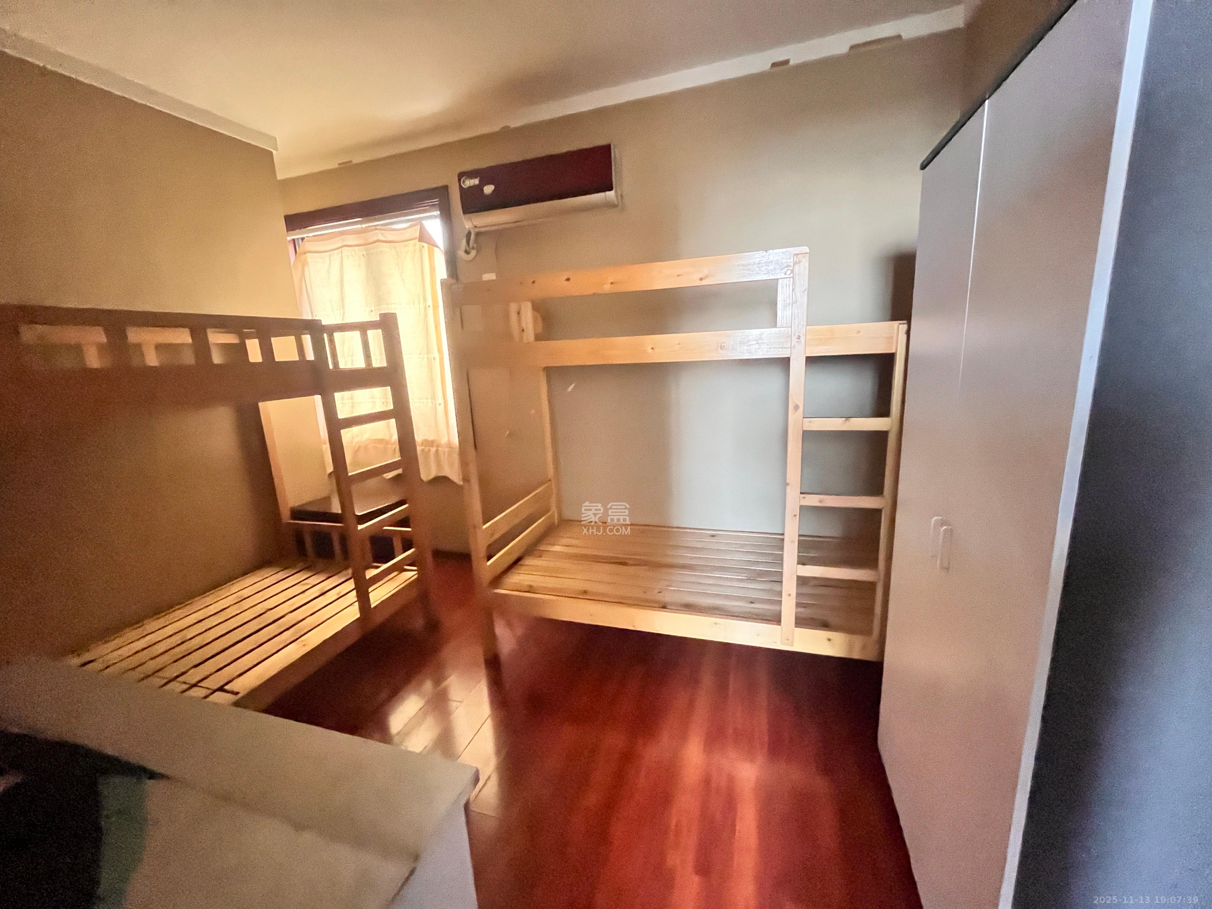 华联花园 5室2厅3卫 4200.0元/月 华联花园 5室2厅3卫 4200.0元/月室内图