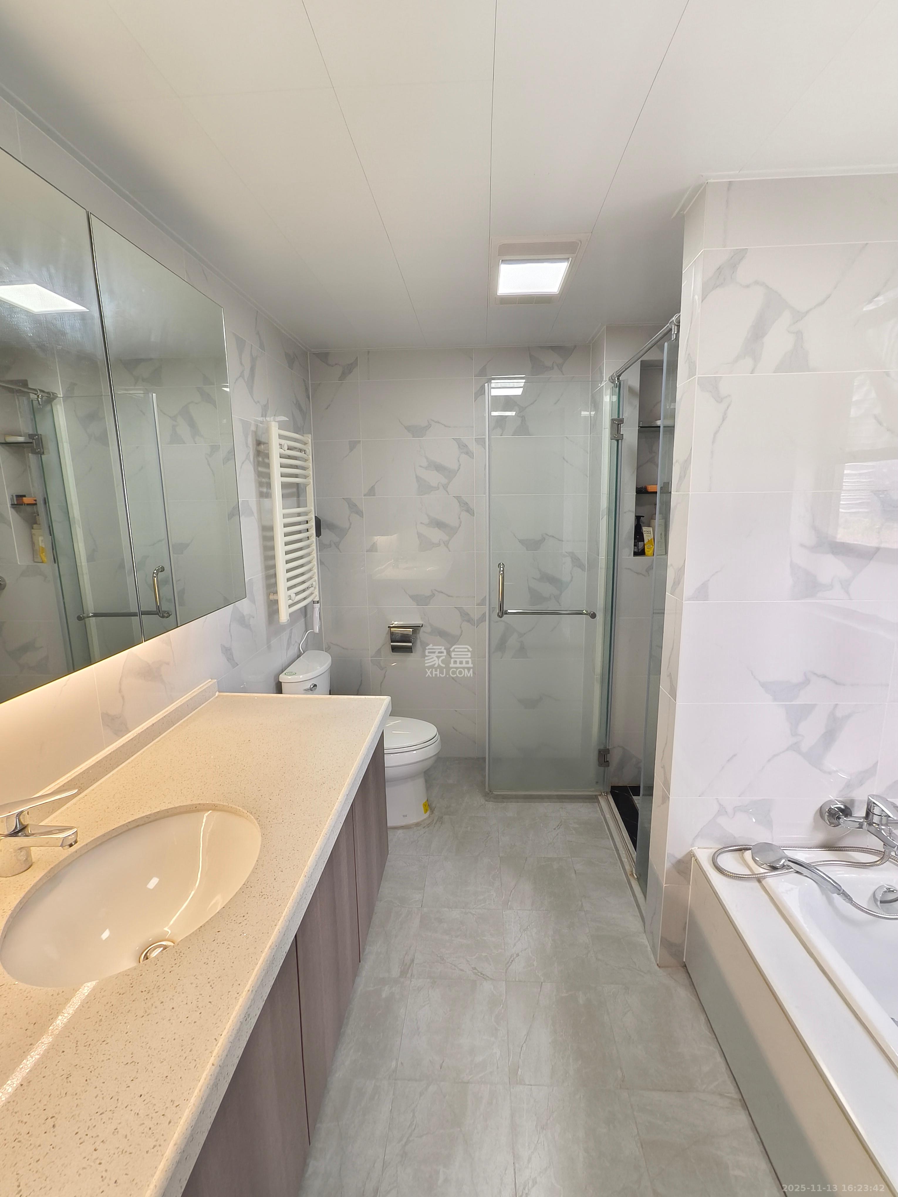 绿地V岛  4室2厅2卫    10000.0元/月室内图