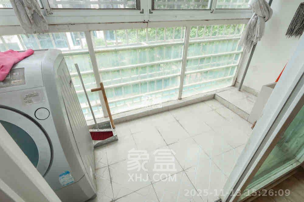 八方小区A区  4室3厅2卫    5200.0元/月室内图