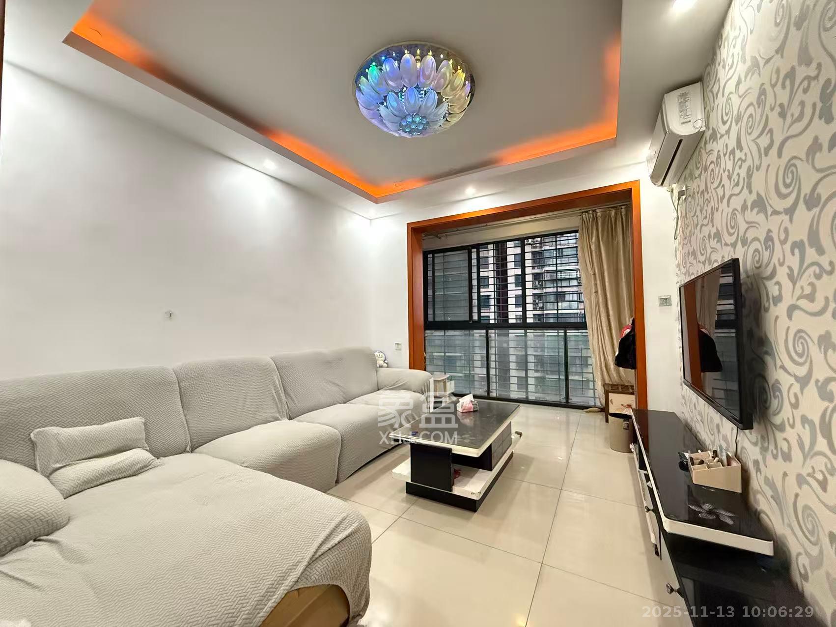 尊邸华庭  1室2厅1卫    2000.0元/月