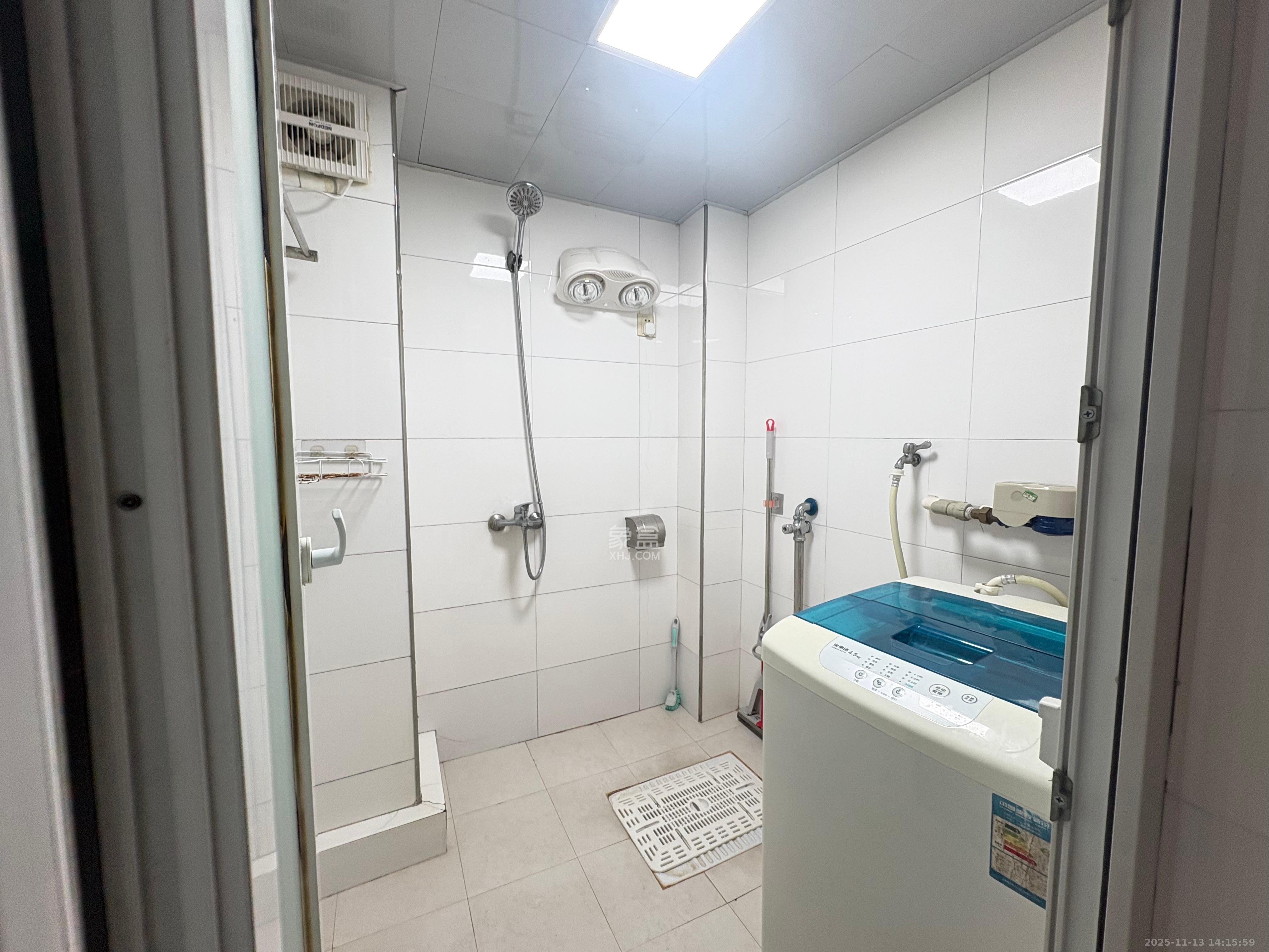 左岸右岸  1室1厅1卫    1200.0元/月室内图