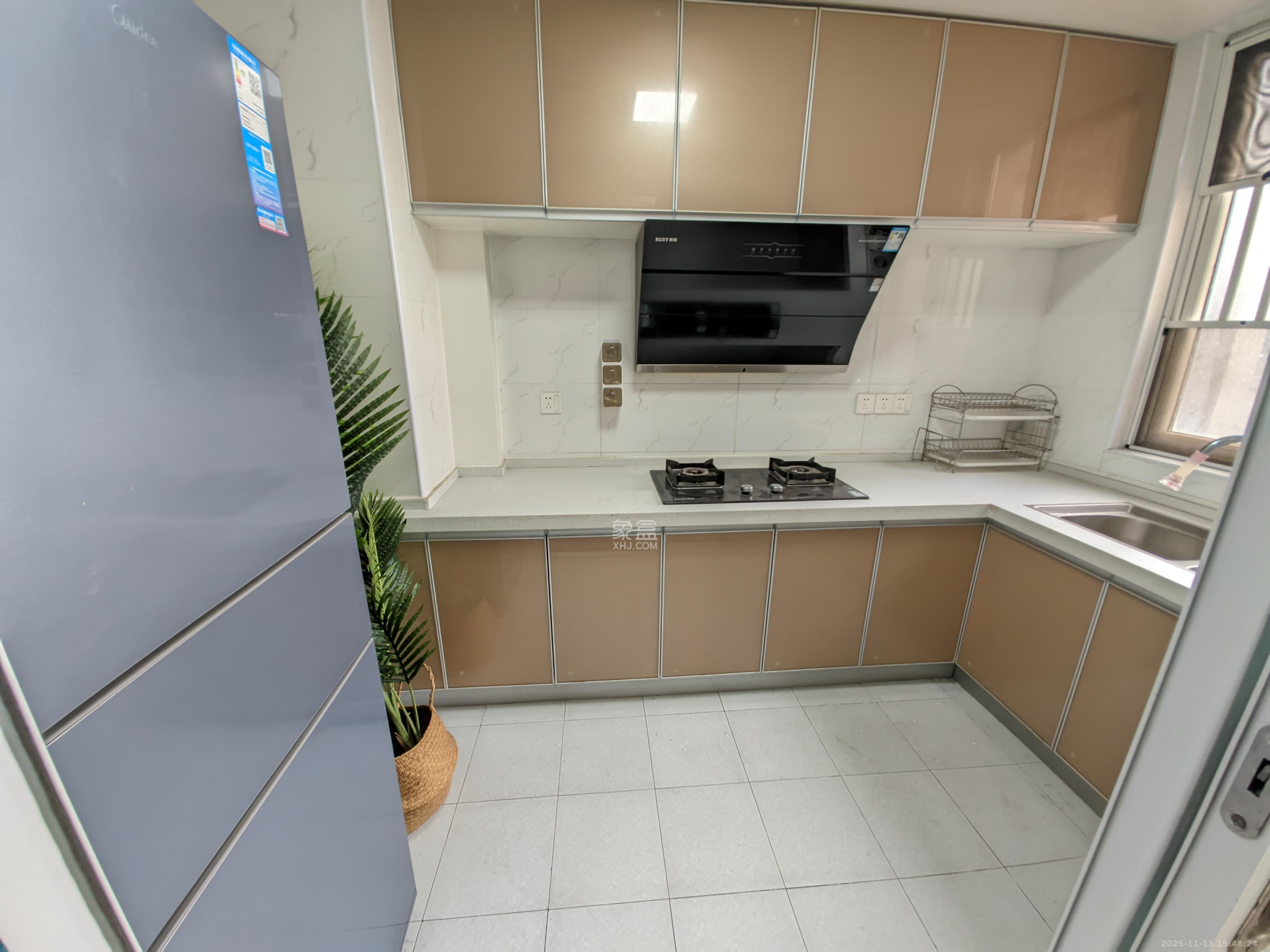 金地格林公馆  3室2厅2卫    3000.0元/月室内图