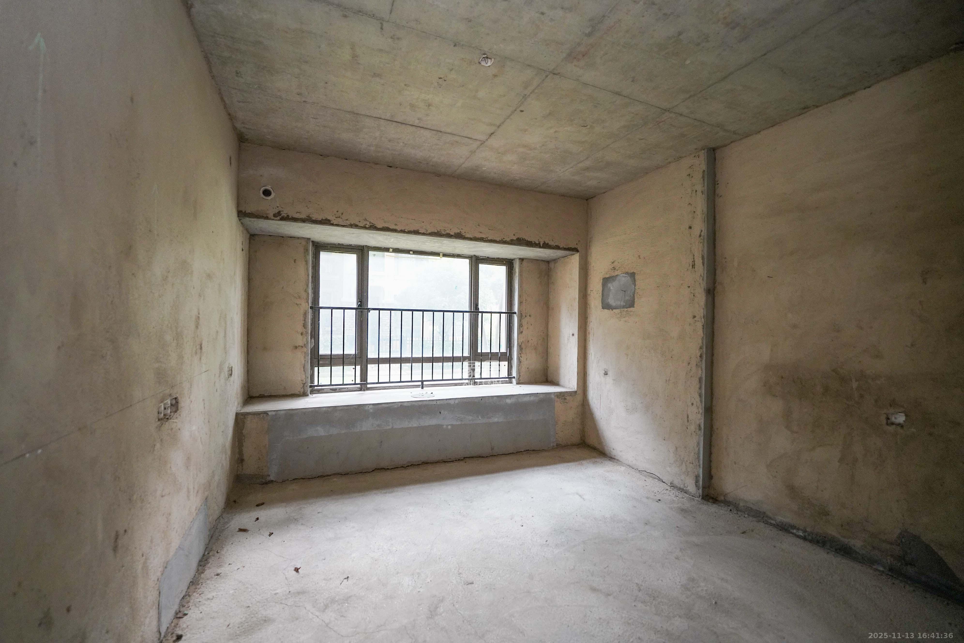 碧桂园公园壹号(凯怡茗苑) 3室2厅2卫 65.0万 碧桂园公园壹号(凯怡茗苑) 3室2厅2卫 65.0万卧室