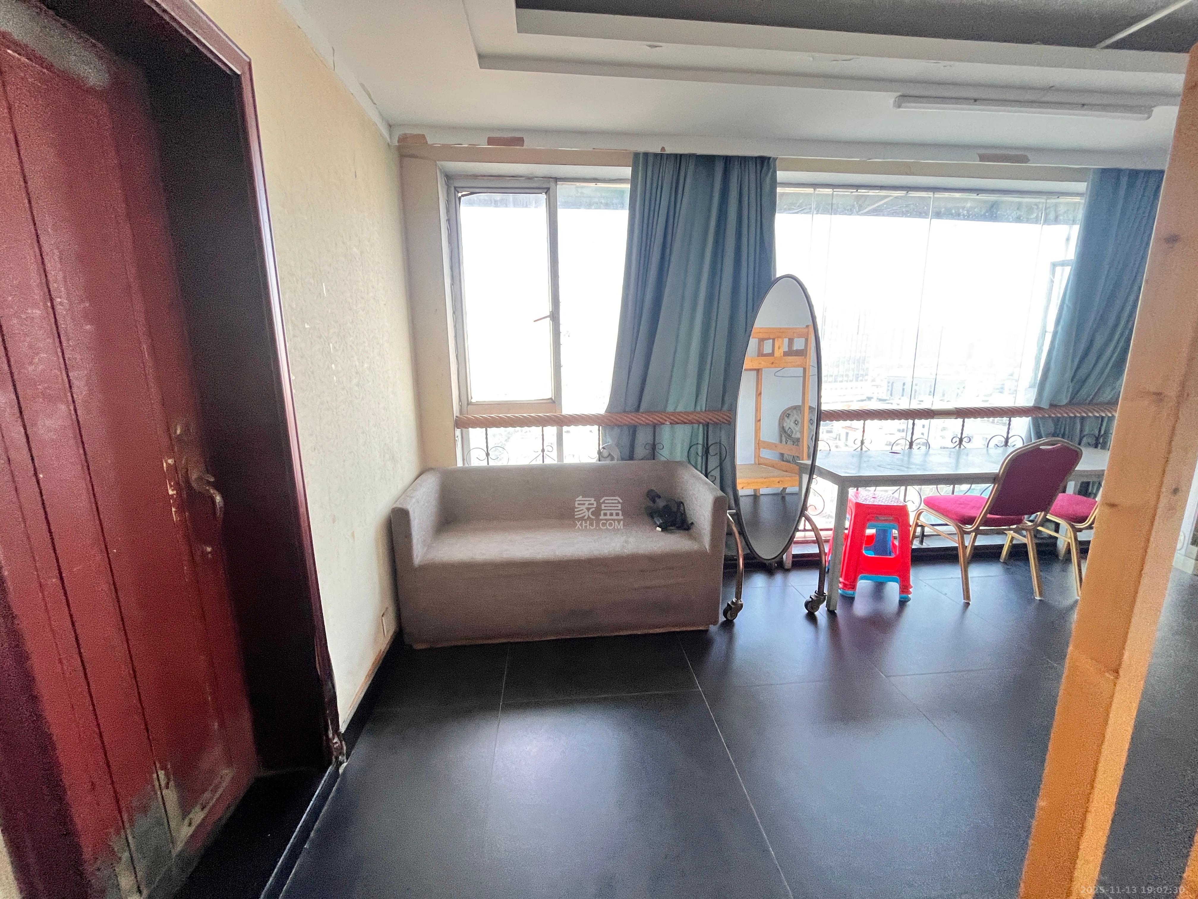 华联花园 5室2厅3卫 4200.0元/月 华联花园 5室2厅3卫 4200.0元/月室内图