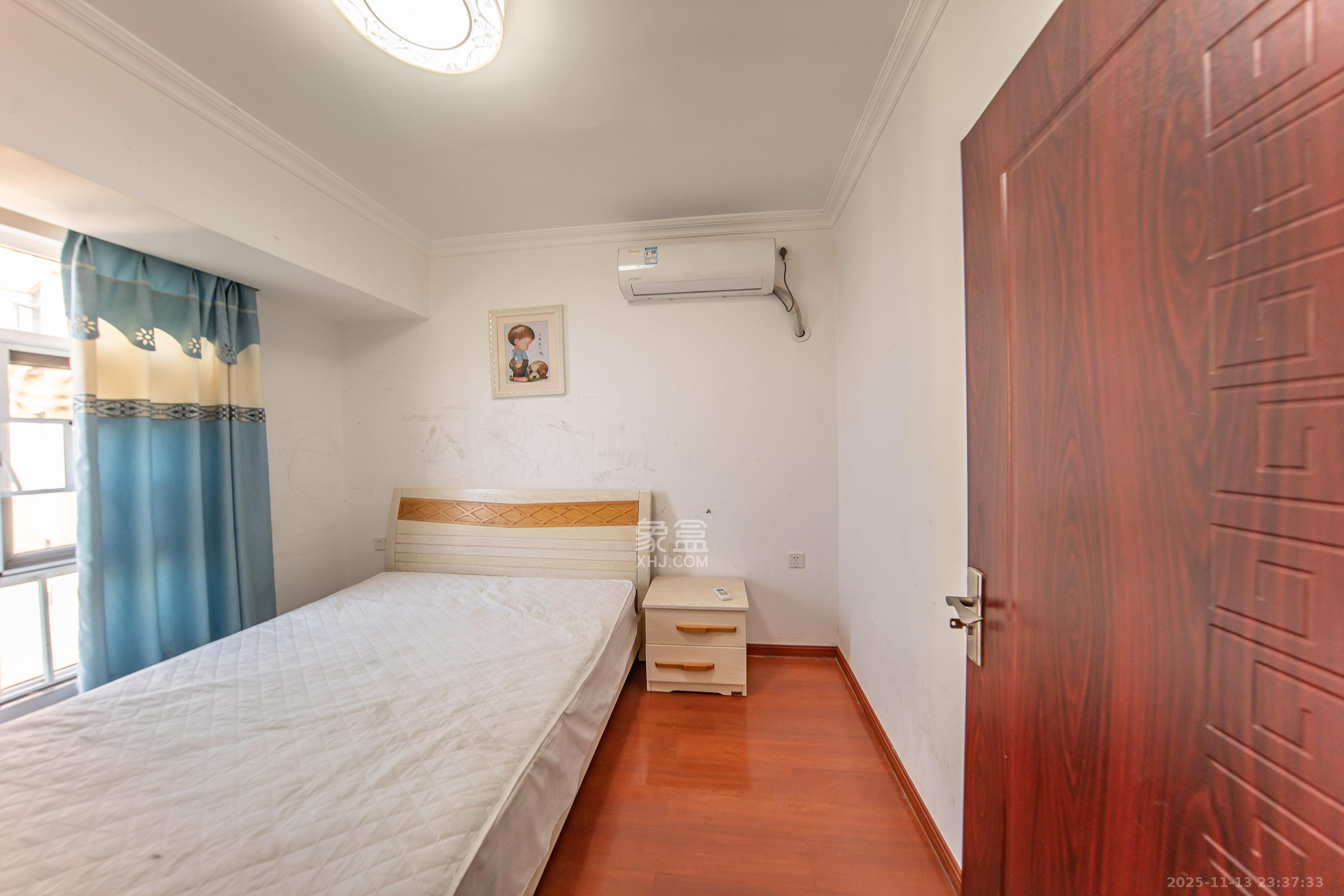 米兰春天 3室2厅1卫 70.0万 米兰春天 3室2厅1卫 70.0万卧室