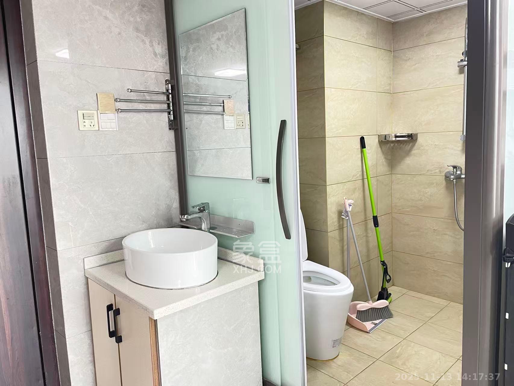 东盈商业广场(华泉城市广场) 1室1厅1卫 2200.0元/月 东盈商业广场(华泉城市广场) 1室1厅1卫 2200.0元/月室内图