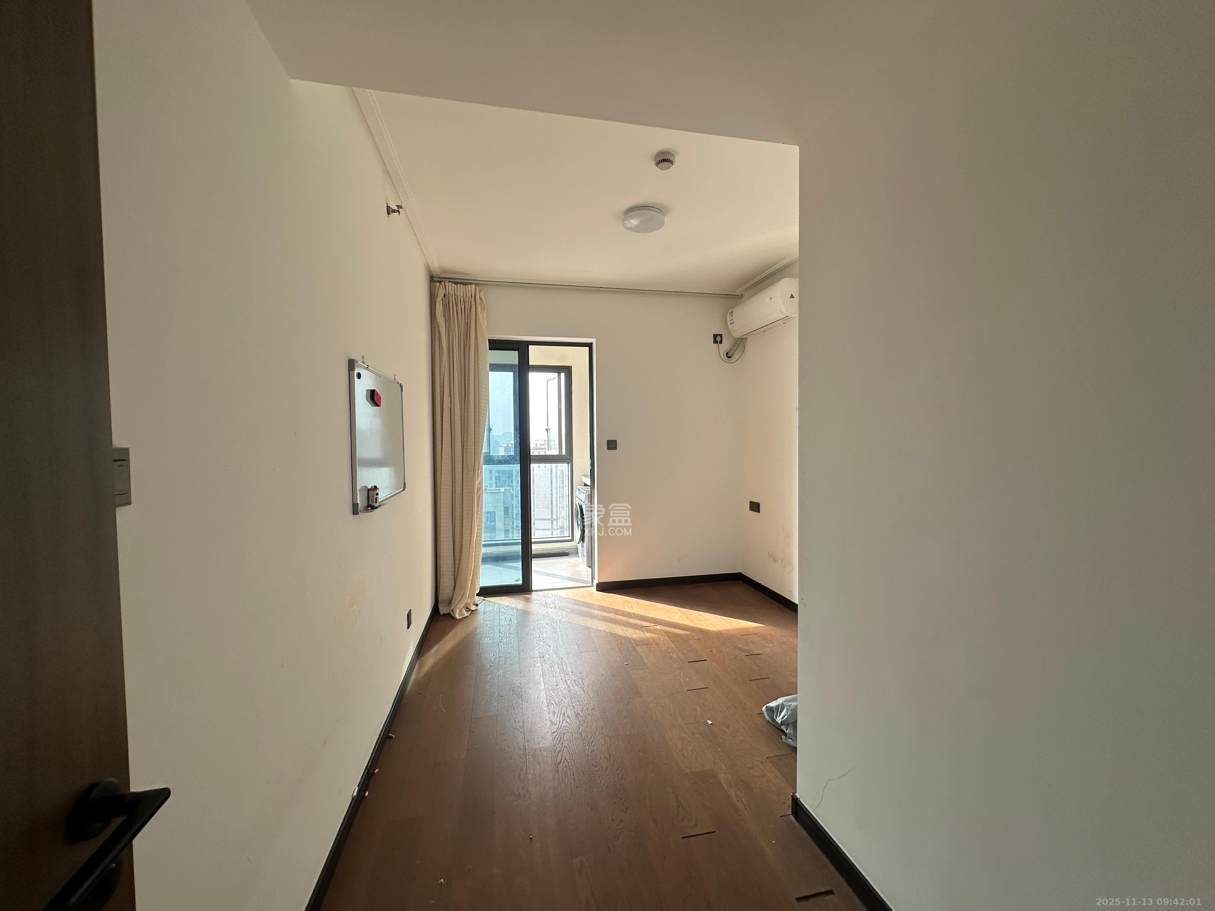 卓越中寰 4室2厅2卫 4500.0元/月 卓越中寰 4室2厅2卫 4500.0元/月室内图