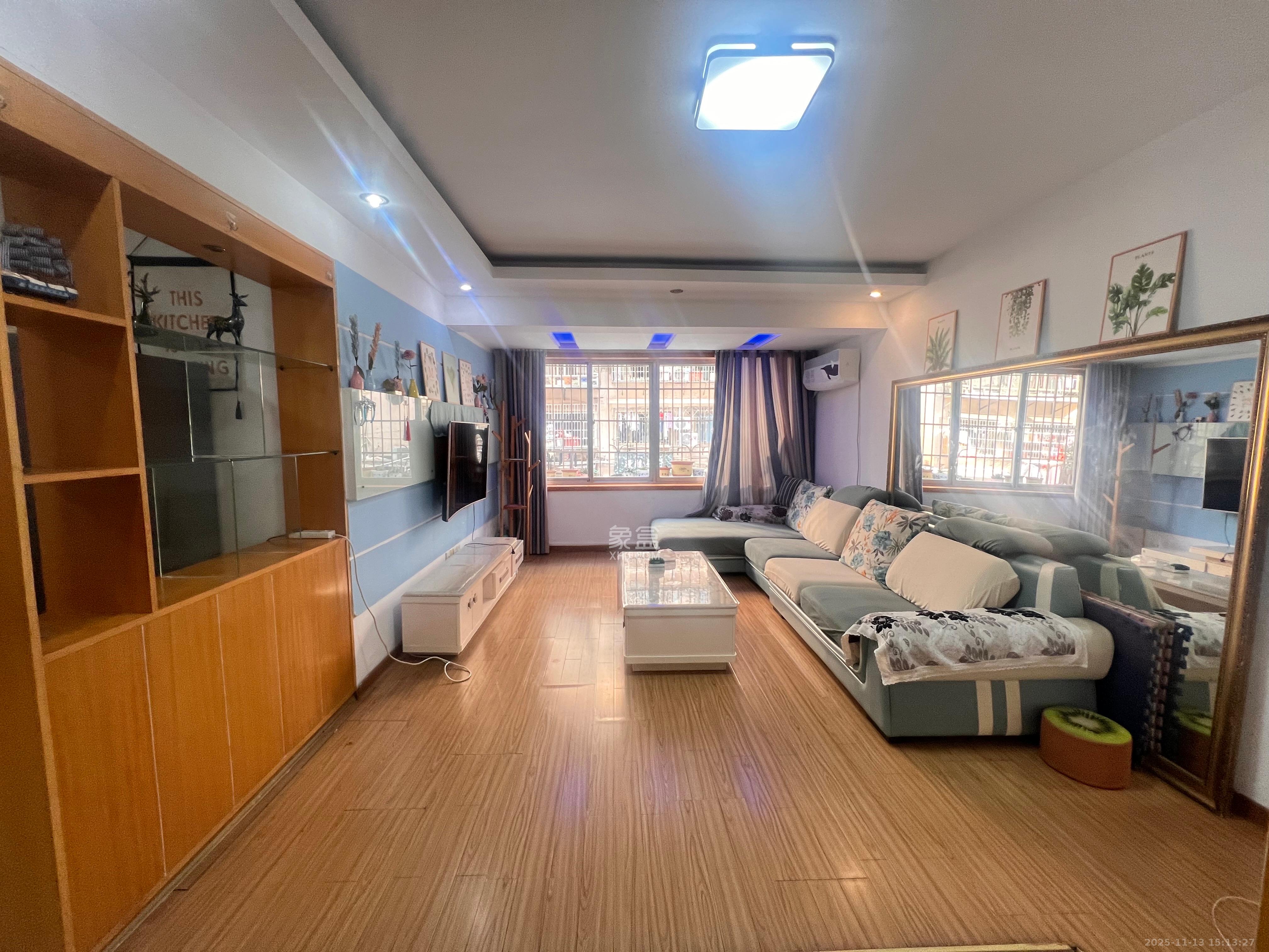 金三角花园 2室2厅1卫 2000.0元/月 金三角花园 2室2厅1卫 2000.0元/月室内图