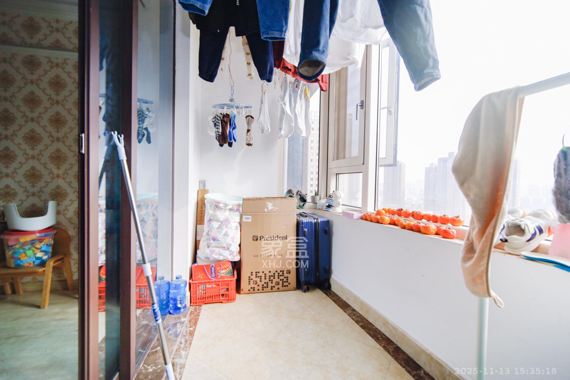 五江天街南区  3室2厅1卫    80.0万阳台