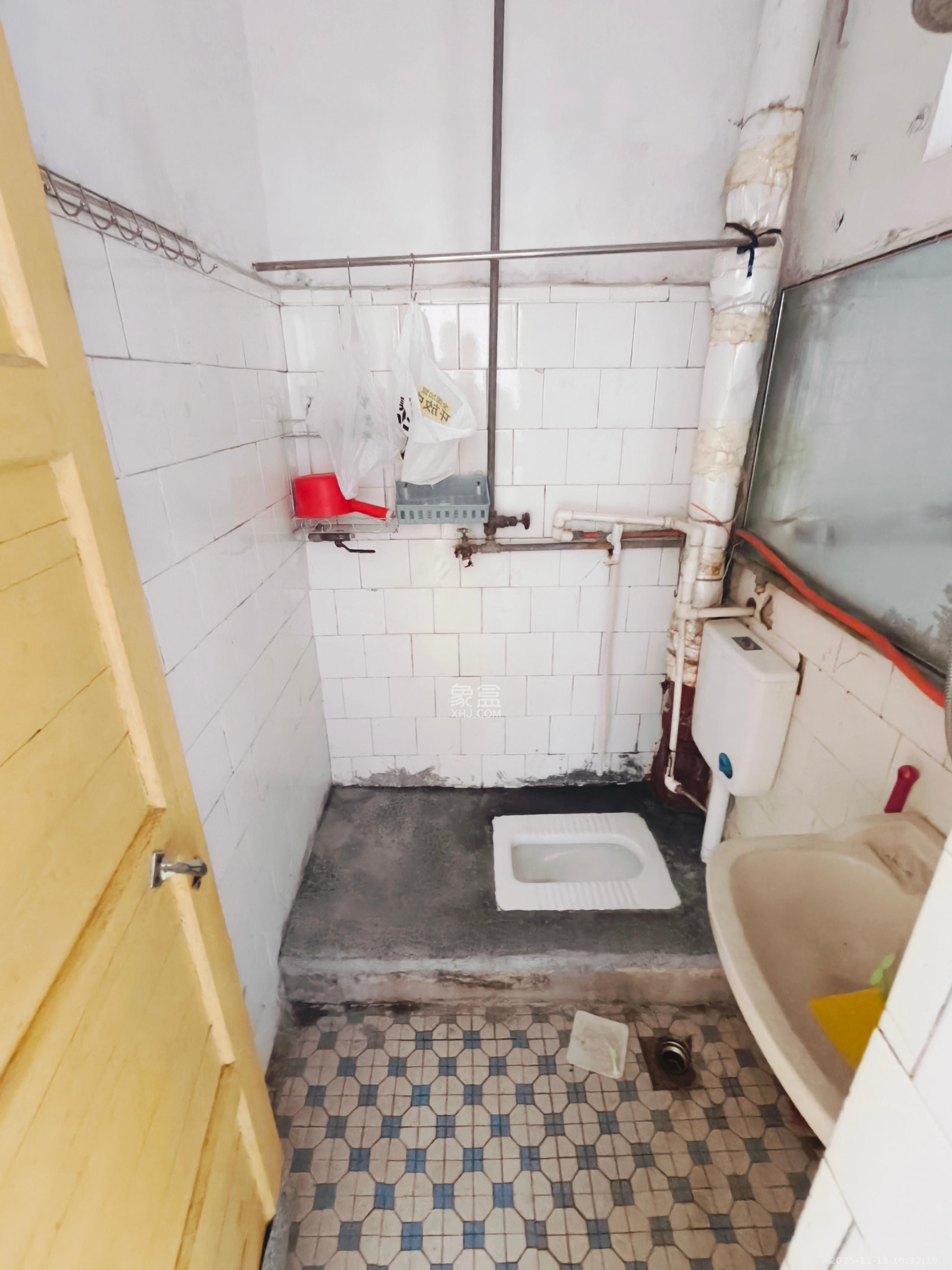 金蜂音像出版社单位宿舍 2室1厅1卫 800.0元/月 金蜂音像出版社单位宿舍 2室1厅1卫 800.0元/月室内图