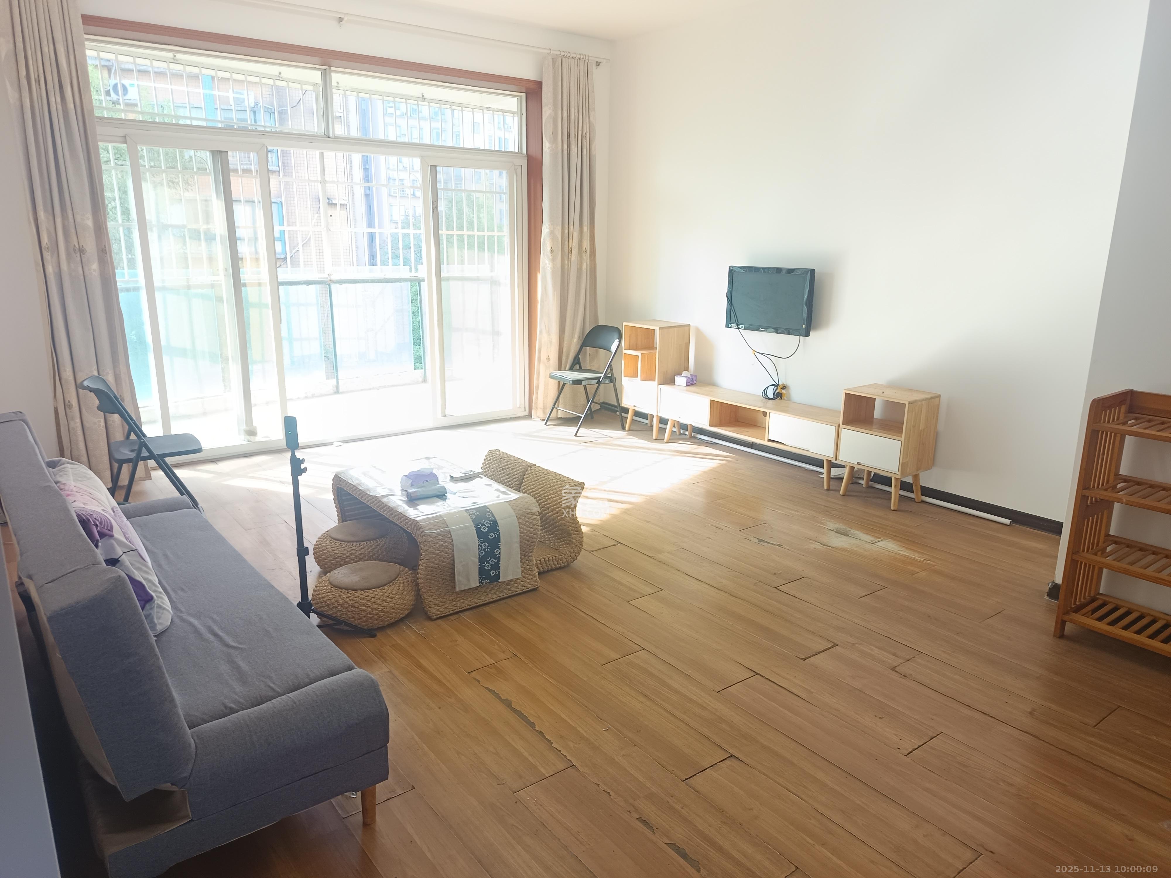 金色山庄  3室2厅2卫    2800.0元/月