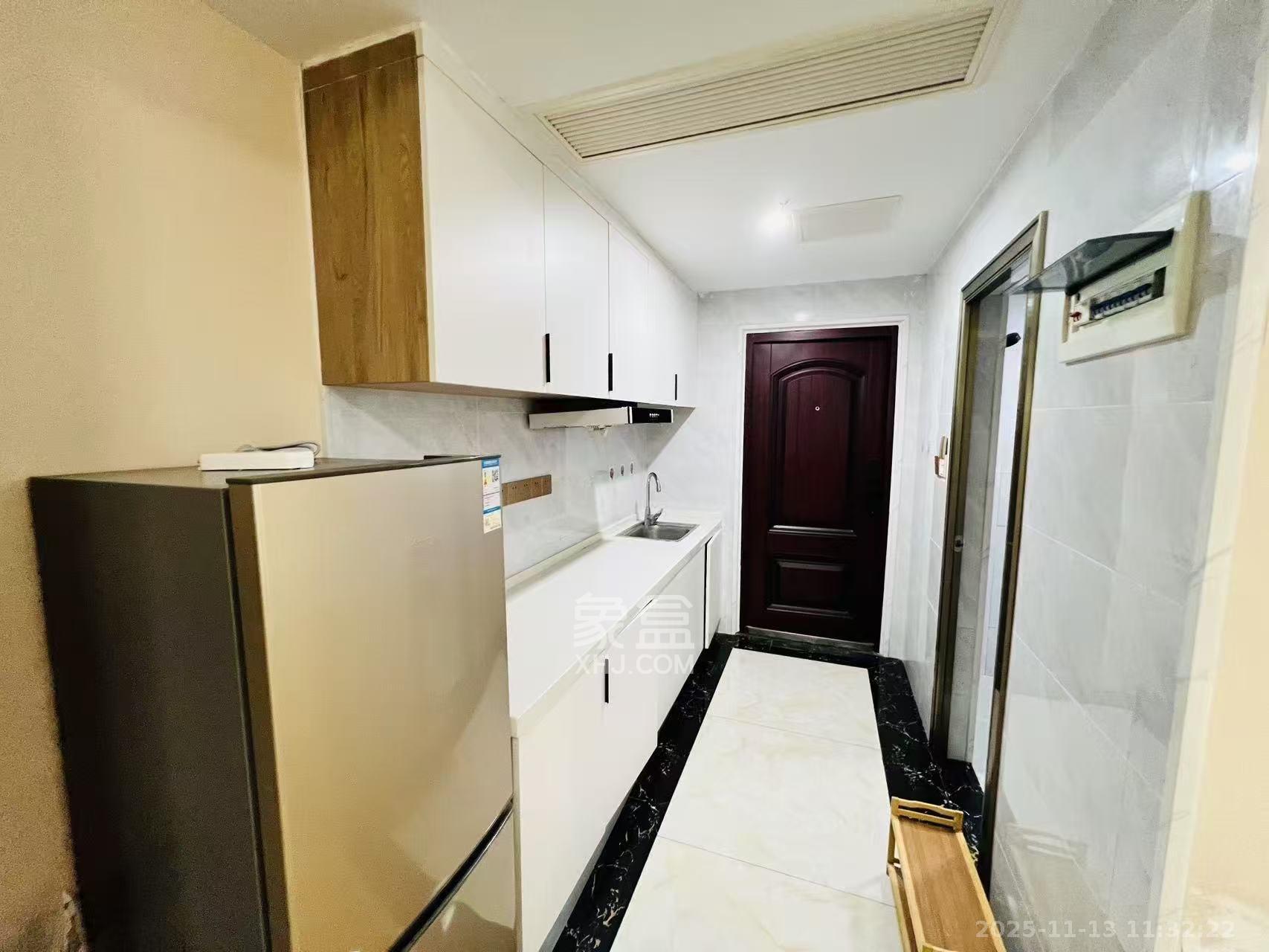 佳程C+公寓  1室1厅1卫    1600.0元/月室内图