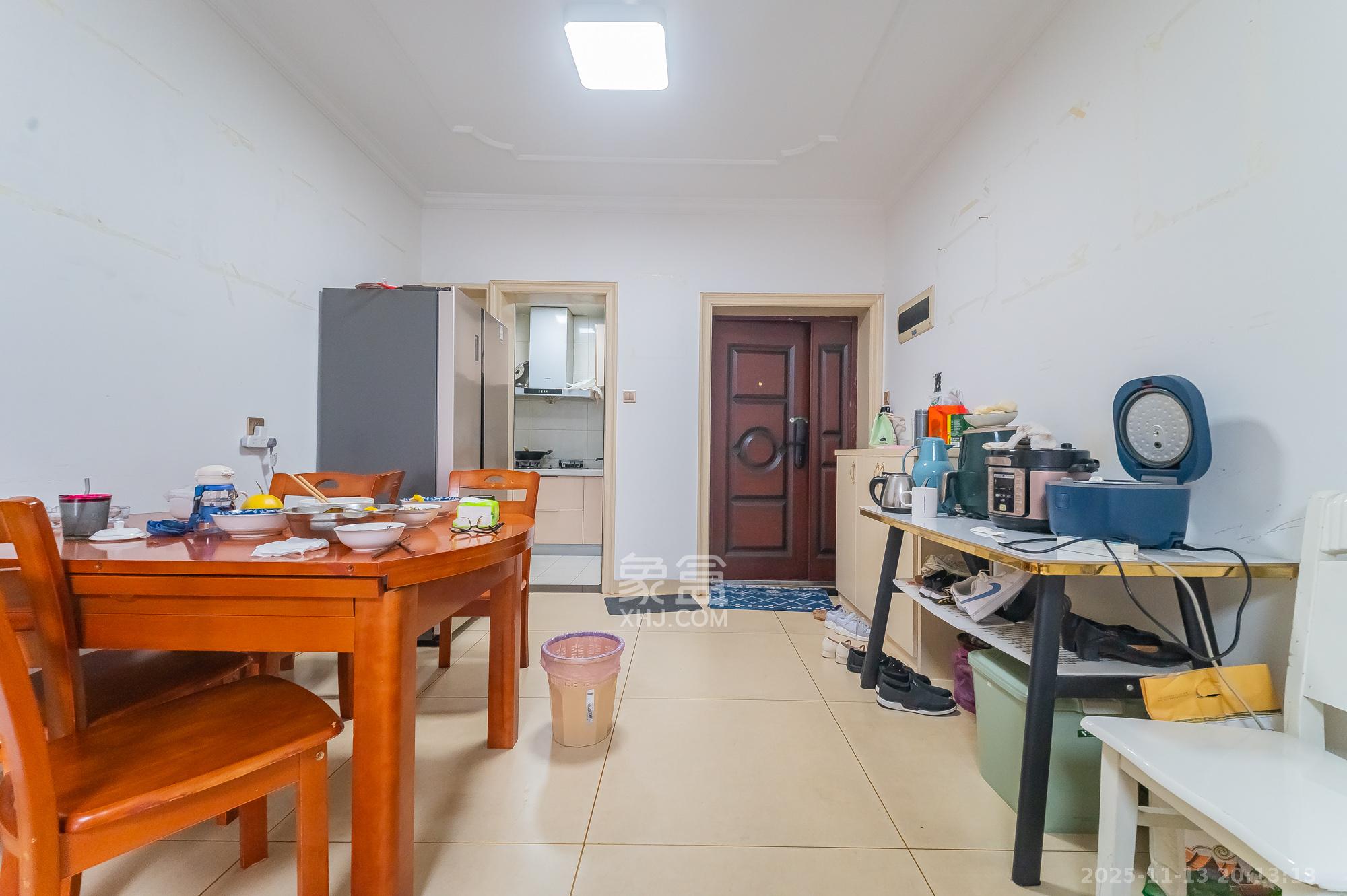 湖湾世景 3室2厅1卫 2100.0元/月 湖湾世景 3室2厅1卫 2100.0元/月室内图