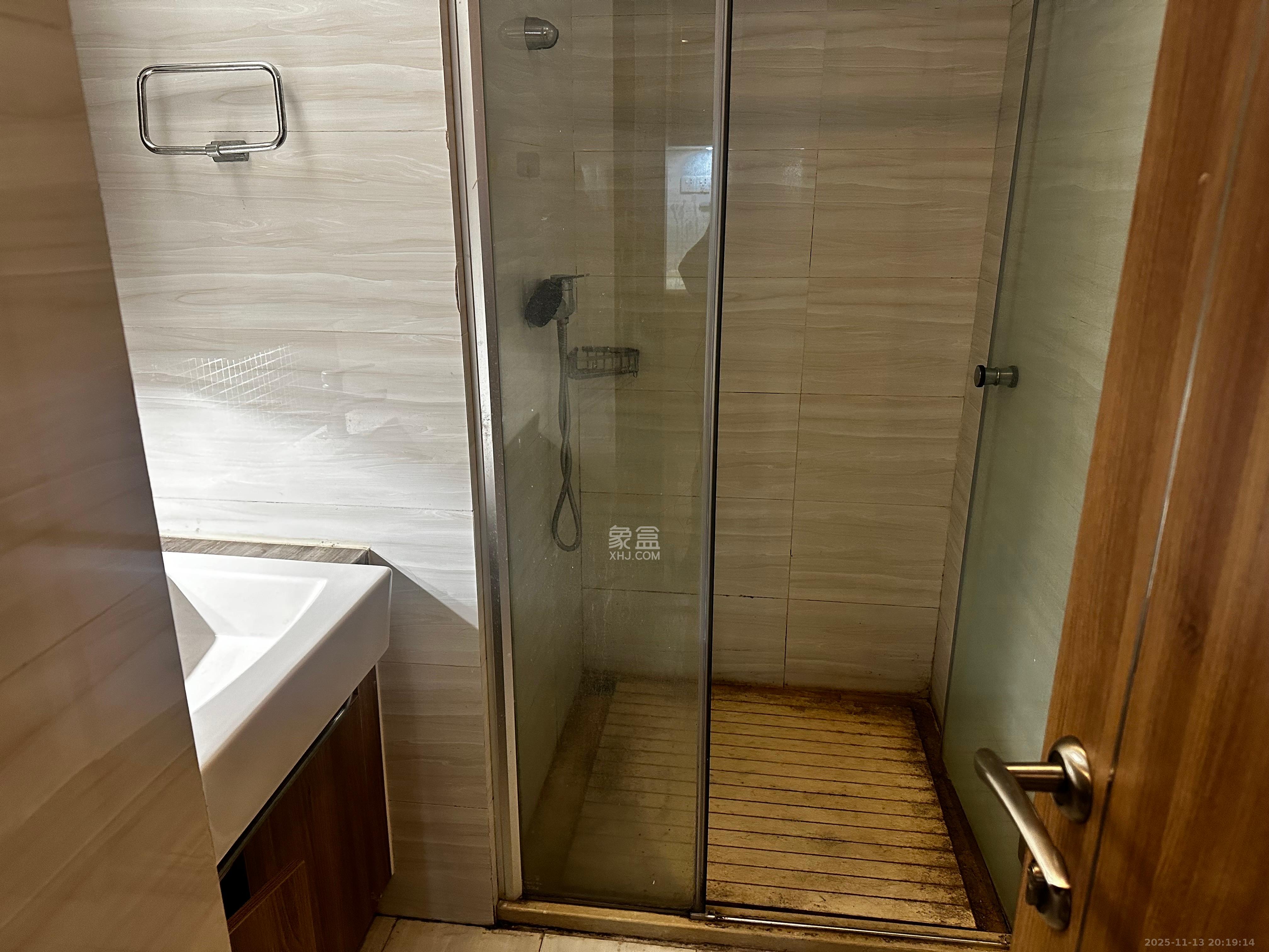 奥林匹克花园贡院三期 1室1厅1卫 1300.0元/月 奥林匹克花园贡院三期 1室1厅1卫 1300.0元/月室内图