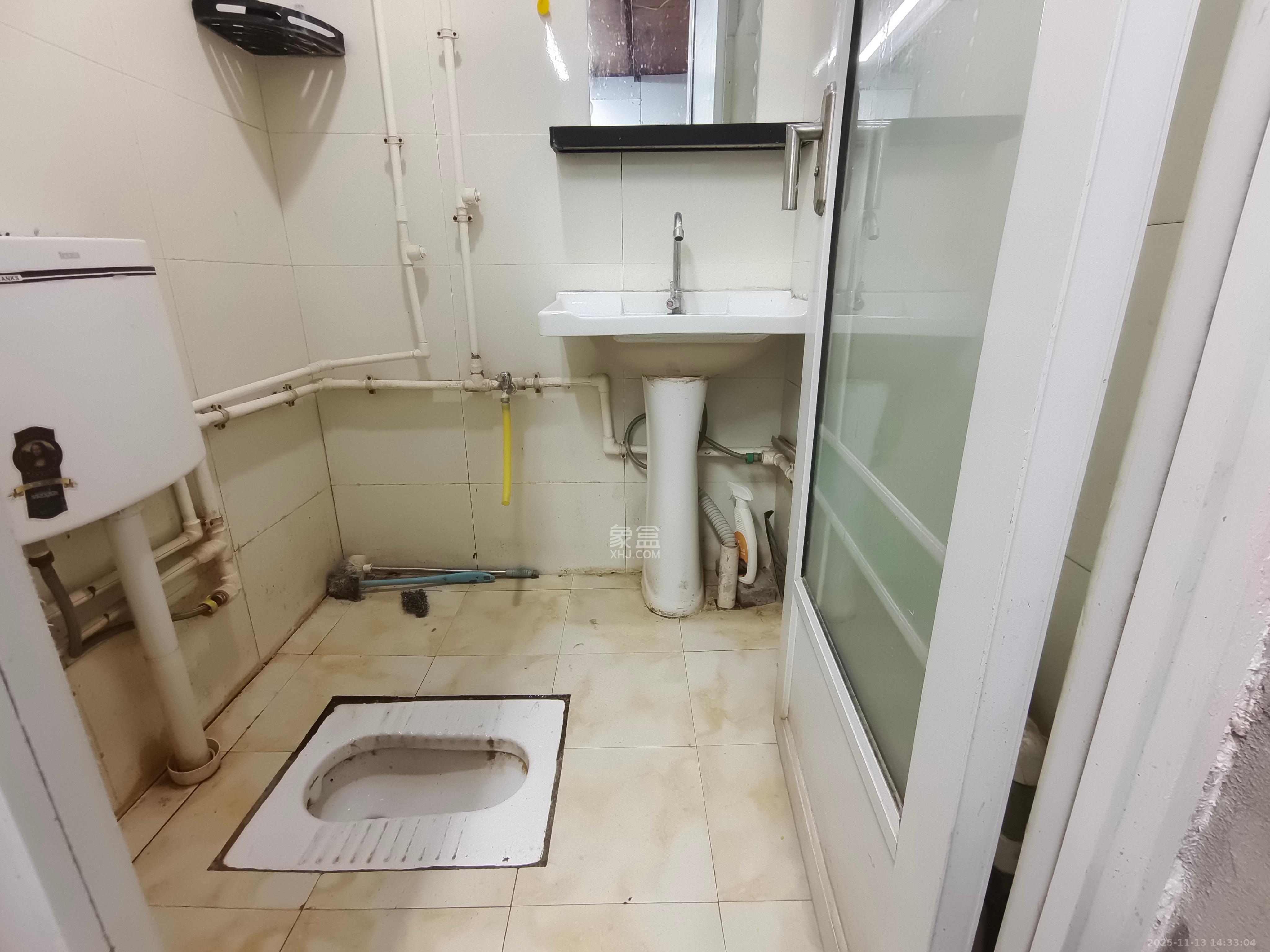 阳光100三期   88.57㎡      3500.0元/月室内图