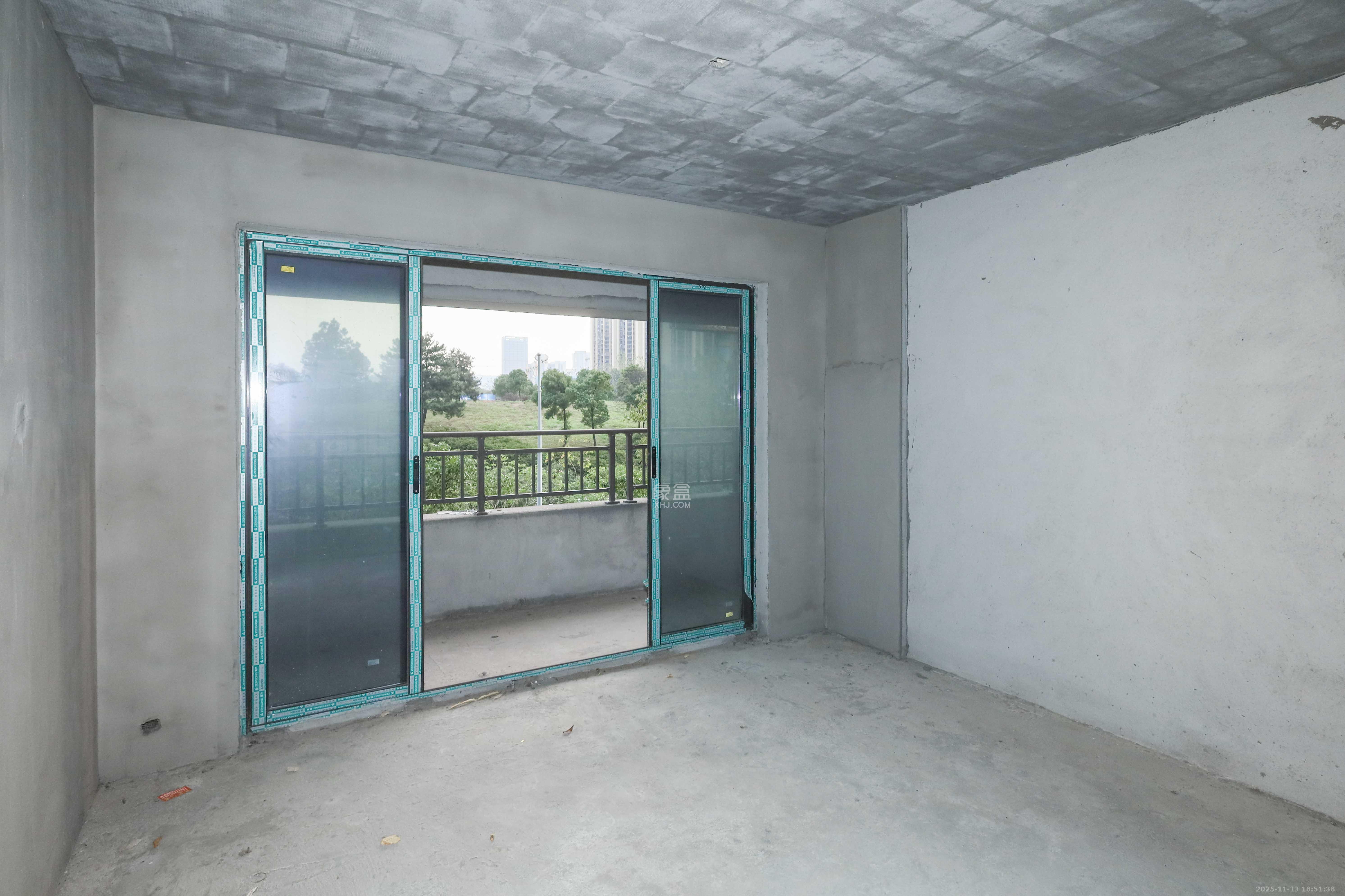 步步高梅溪新天地二期(步步高梅溪嘉苑) 4室2厅2卫 110.0万 步步高梅溪新天地二期(步步高梅溪嘉苑) 4室2厅2卫 110.0万客厅