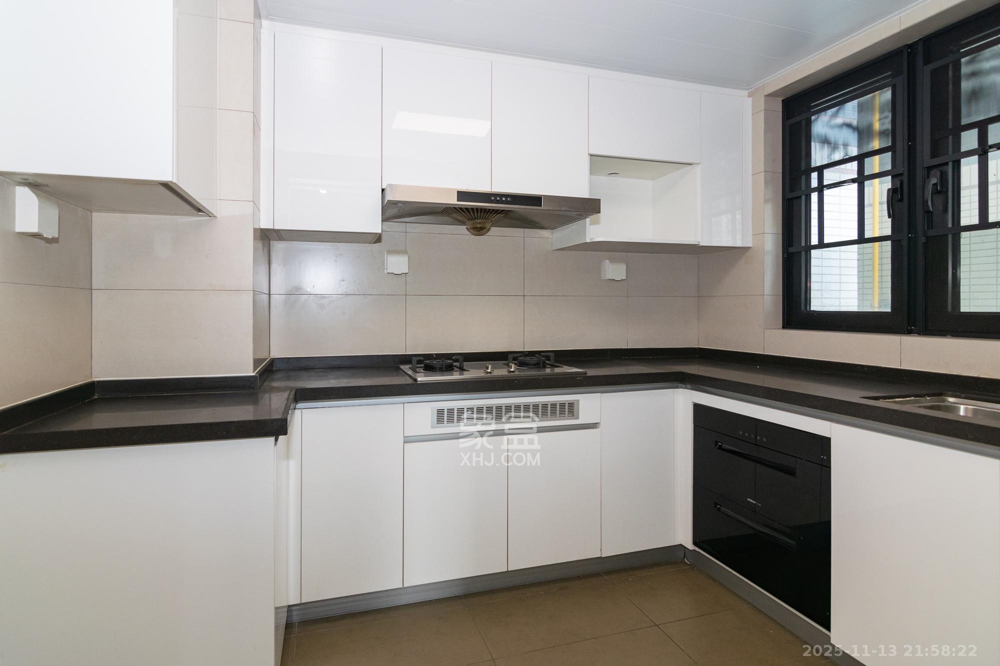 时代年华  4室2厅2卫    100.0万厨房