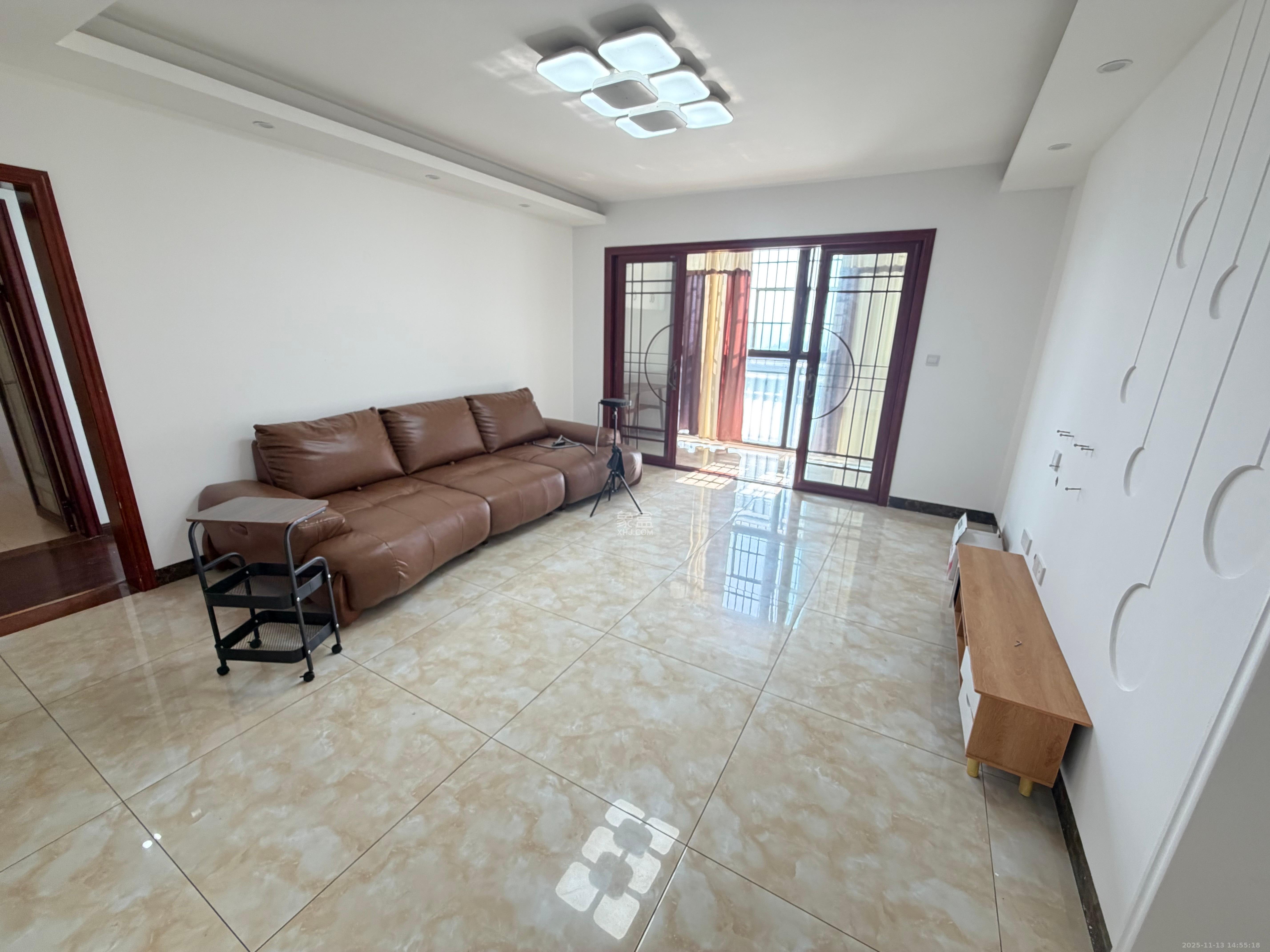 卓越蔚蓝海岸三期 3室2厅2卫 2600.0元/月 卓越蔚蓝海岸三期 3室2厅2卫 2600.0元/月室内图