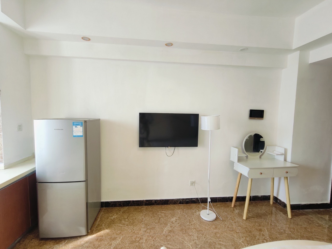 正大豪庭 1室0厅1卫 43.0万 正大豪庭 1室0厅1卫 43.0万客厅