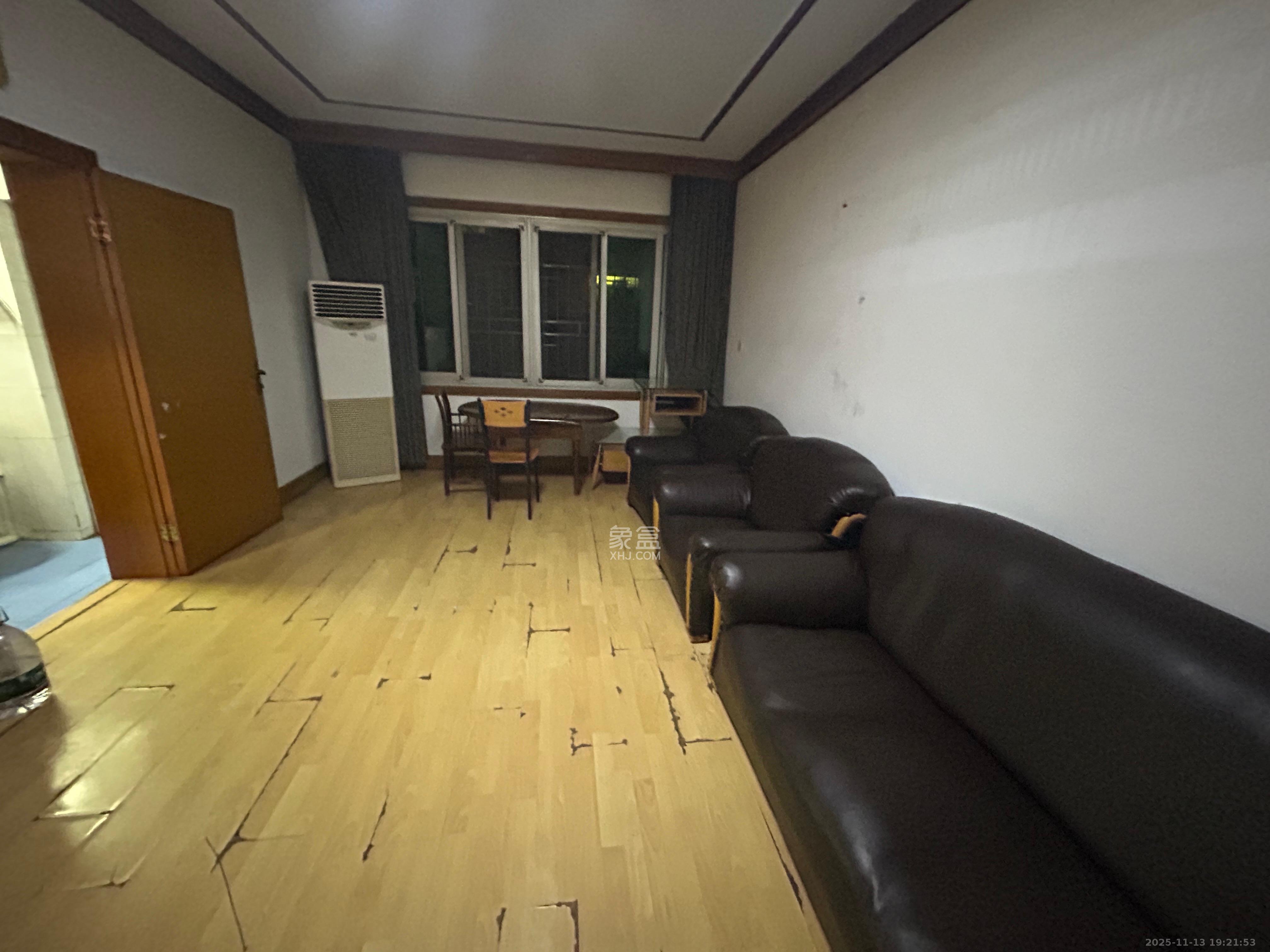 梅岭村  3室2厅1卫    2200.0元/月