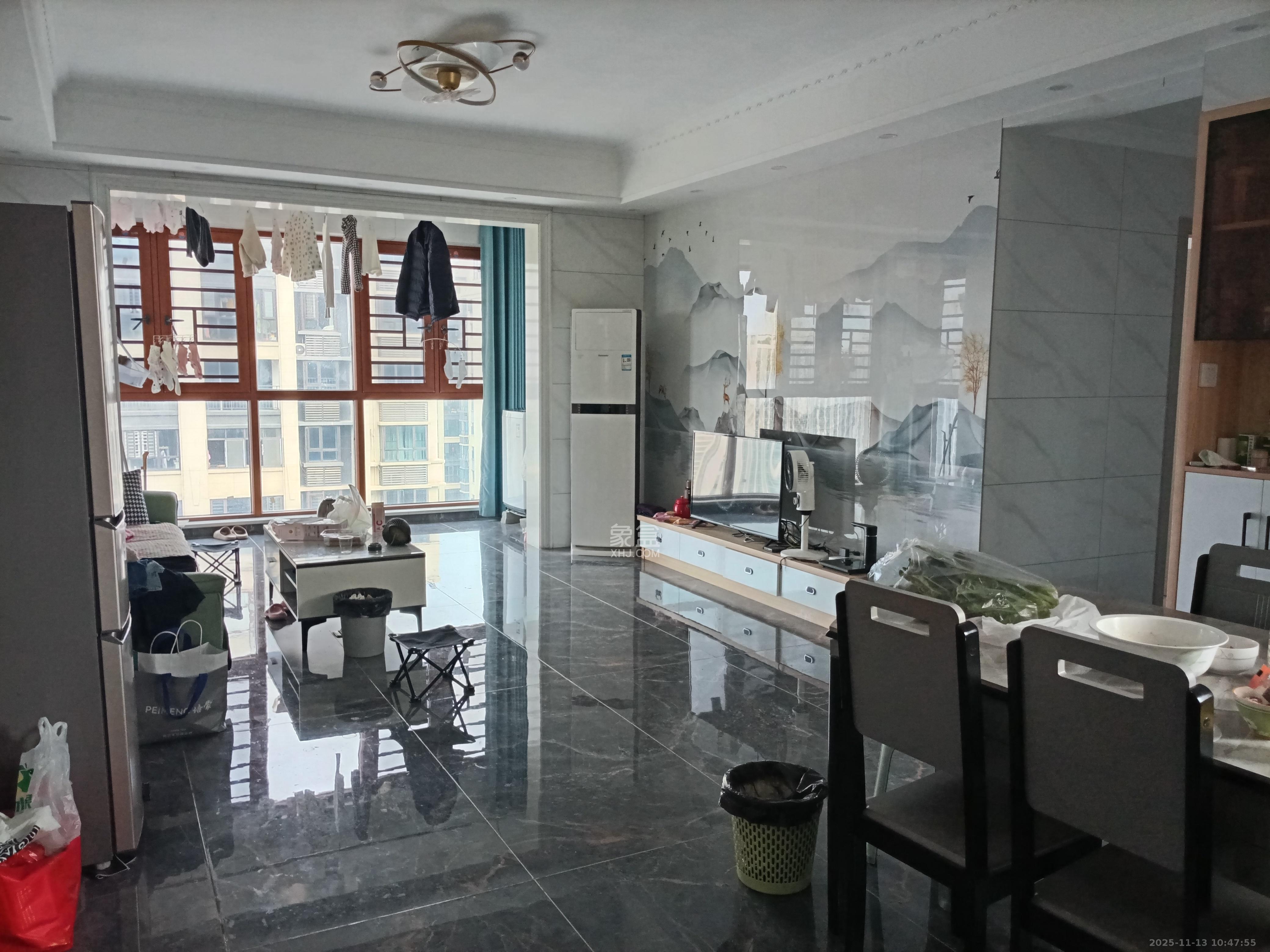 财汇新天地（财汇商务广场）  4室2厅2卫    2500.0元/月