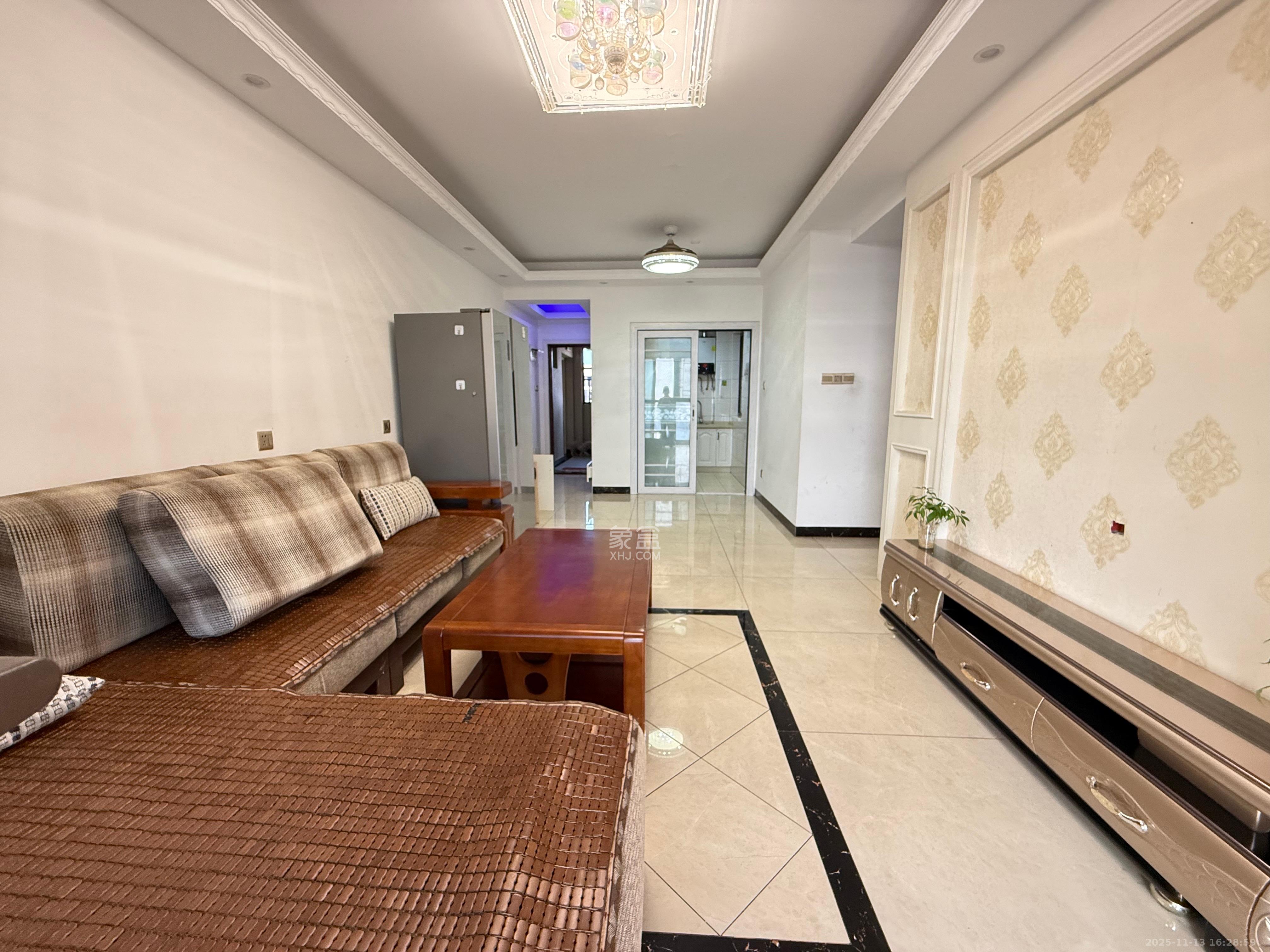 华润置地广场二期  3室2厅1卫    2200.0元/月室内图