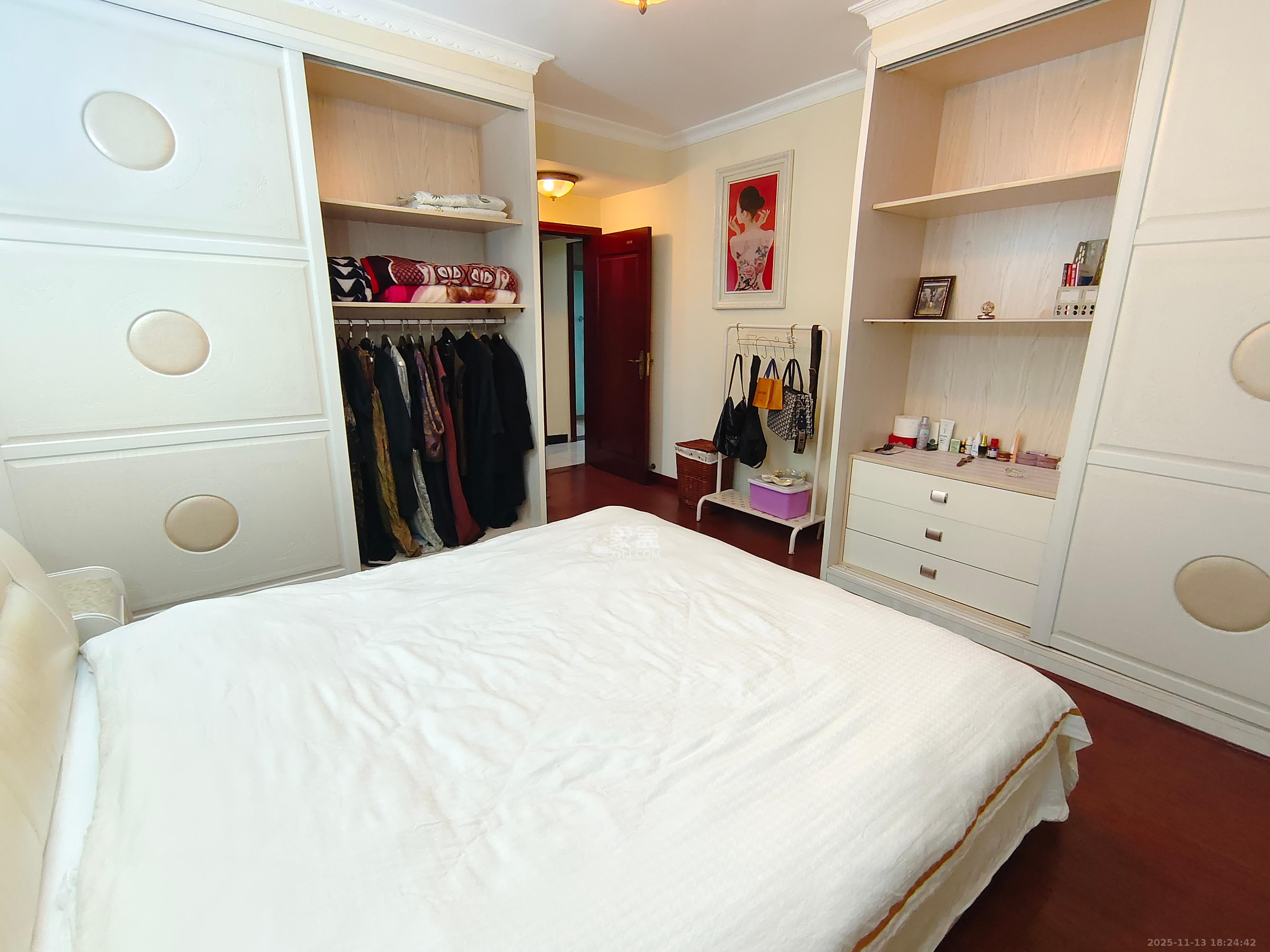 蝴蝶谷  1室2厅1卫    2300.0元/月室内图