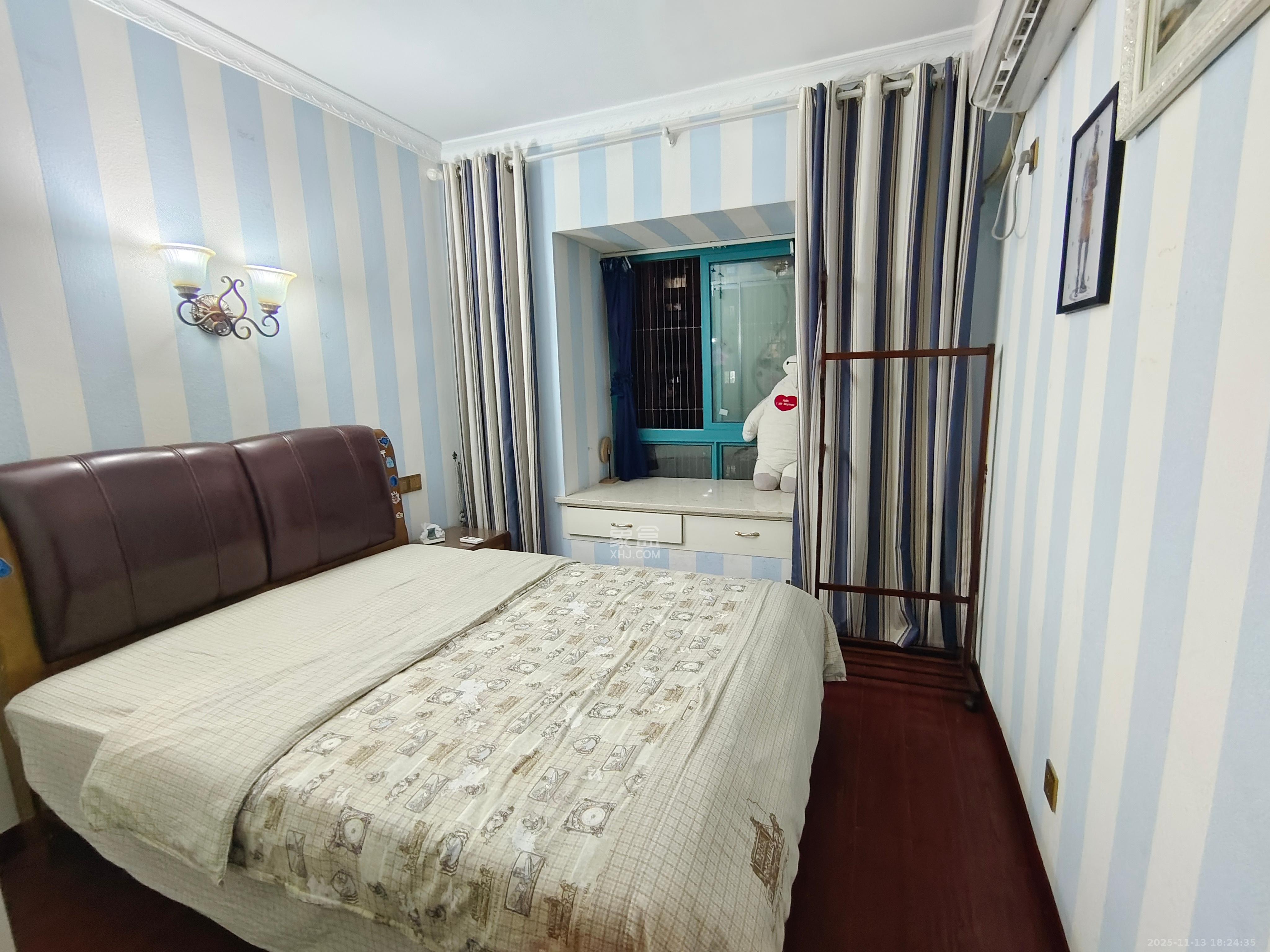 蝴蝶谷  1室2厅1卫    2300.0元/月室内图